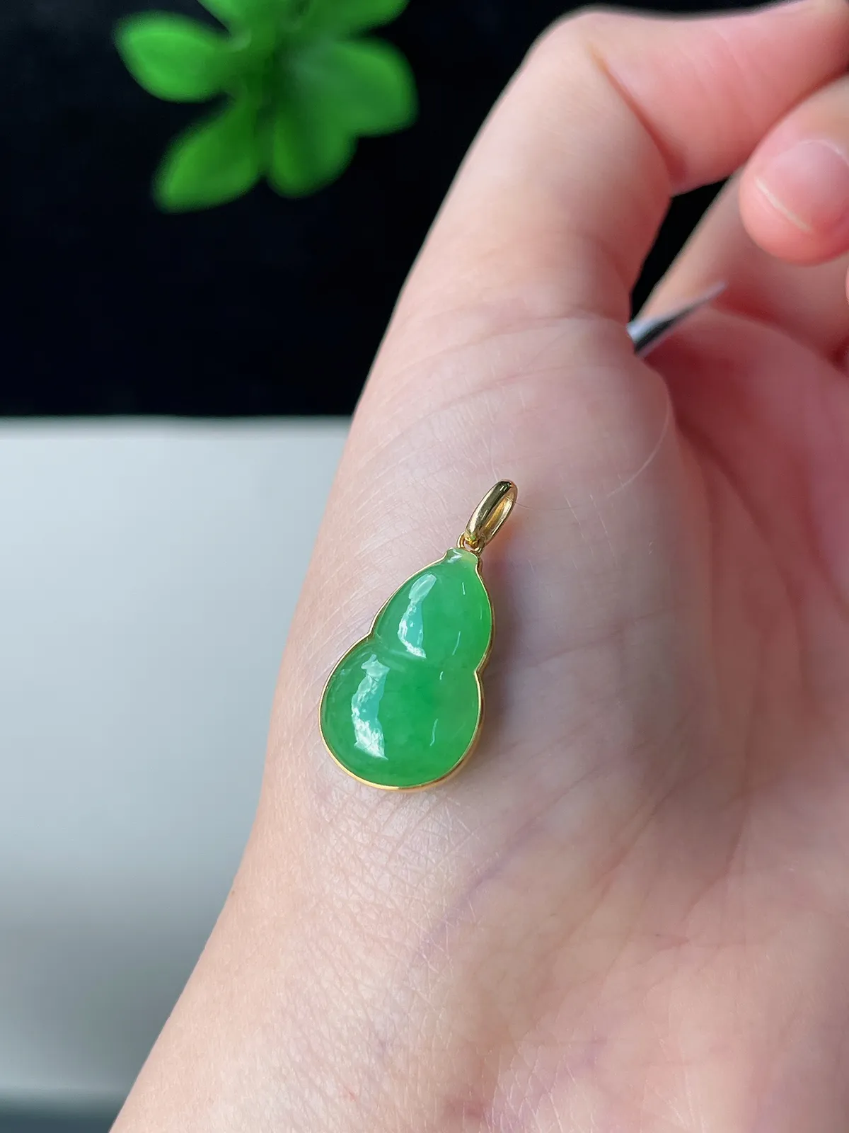 翡翠冰糯种绿色葫芦