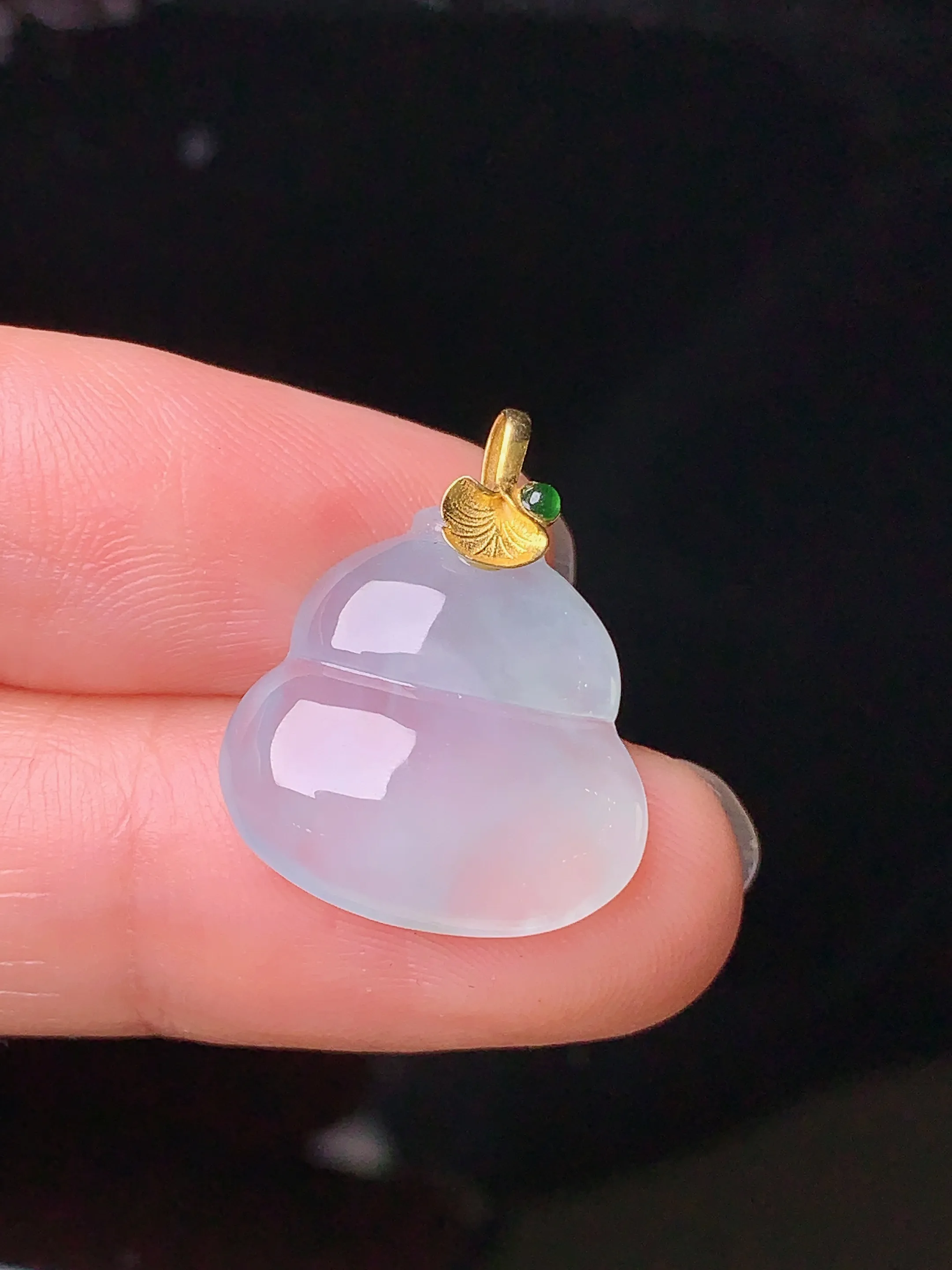 18k金镶嵌冰种葫芦吊坠 玉质细腻 色泽艳丽 整体尺寸21*16.7*4.8