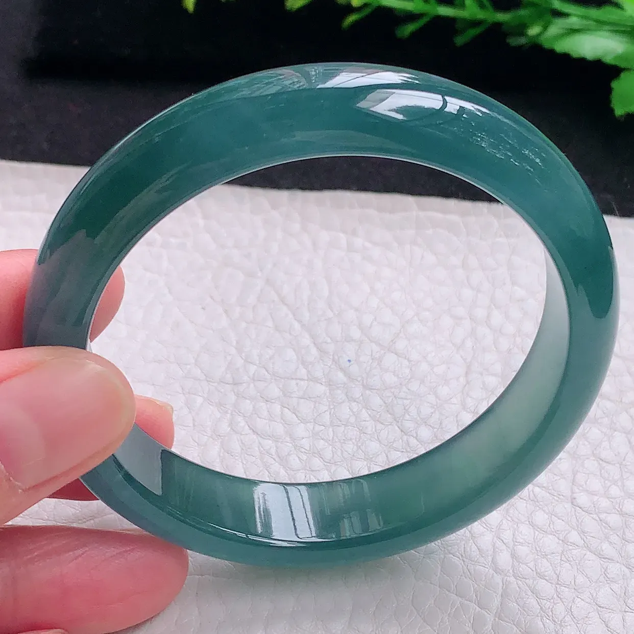 yh自然光57.8*137.5平安镯 天然翡翠a货冰蓝宽边玉镯子 玉手环