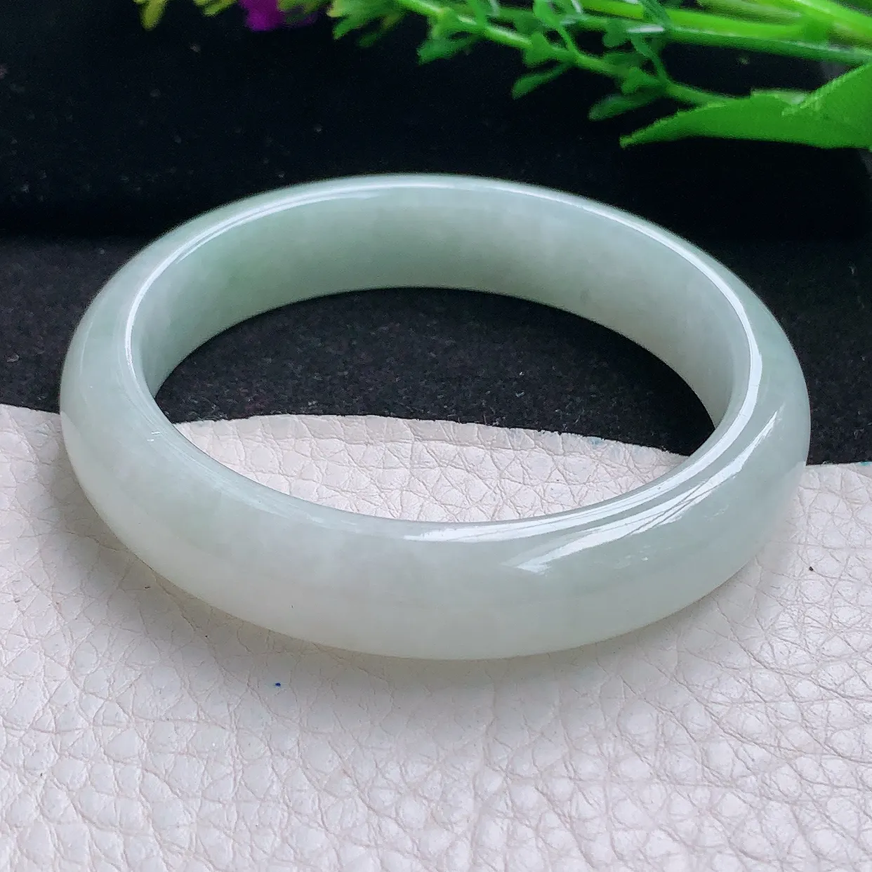 yw5自然光55.5*12.6*7.8平安镯 天然缅甸翡翠a货浅绿宽边玉镯子 玉手环