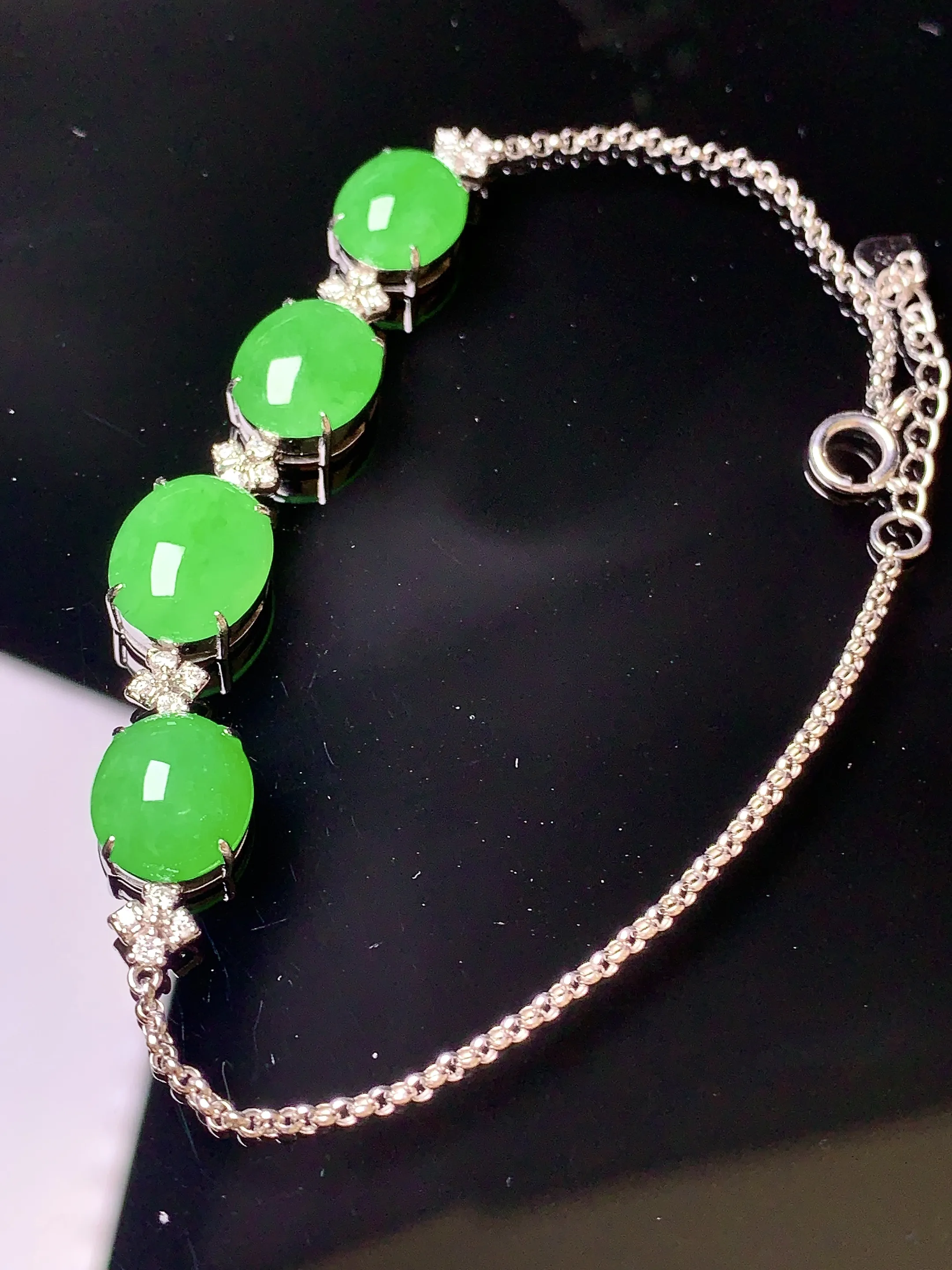 18k金钻镶嵌满绿蛋面手链 玉质细腻 色泽艳丽 整体尺寸60*8.2*6