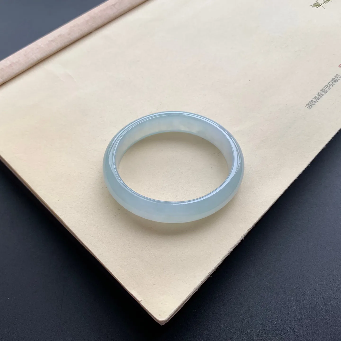 55圈口冰种贵妃手镯 尺寸：55-48.5-13-6.8，无纹裂，水润起胶，白净透亮