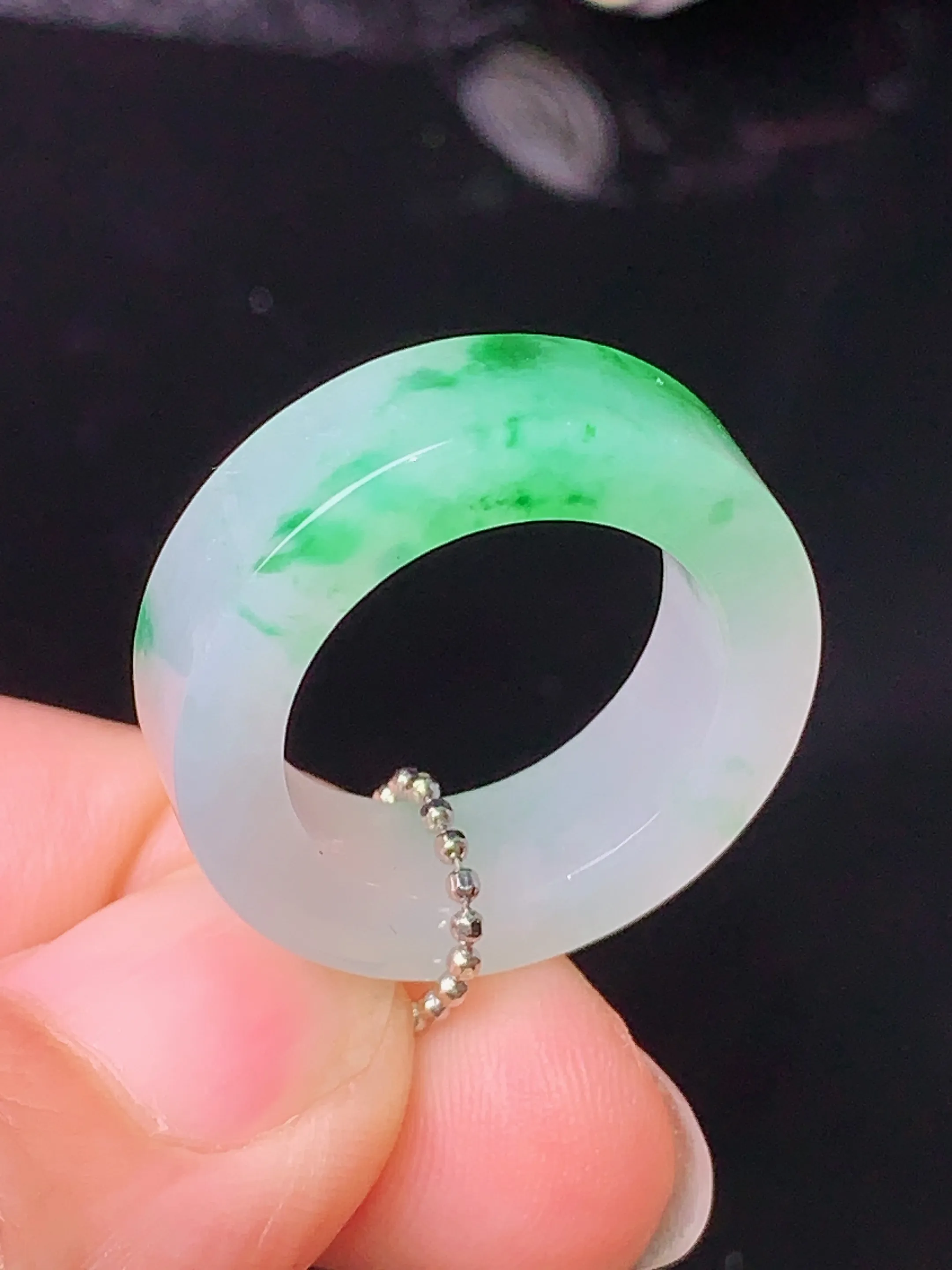 飘绿平安环 玉质细腻 色泽清新艳丽 整体尺寸23*6.3*3.8