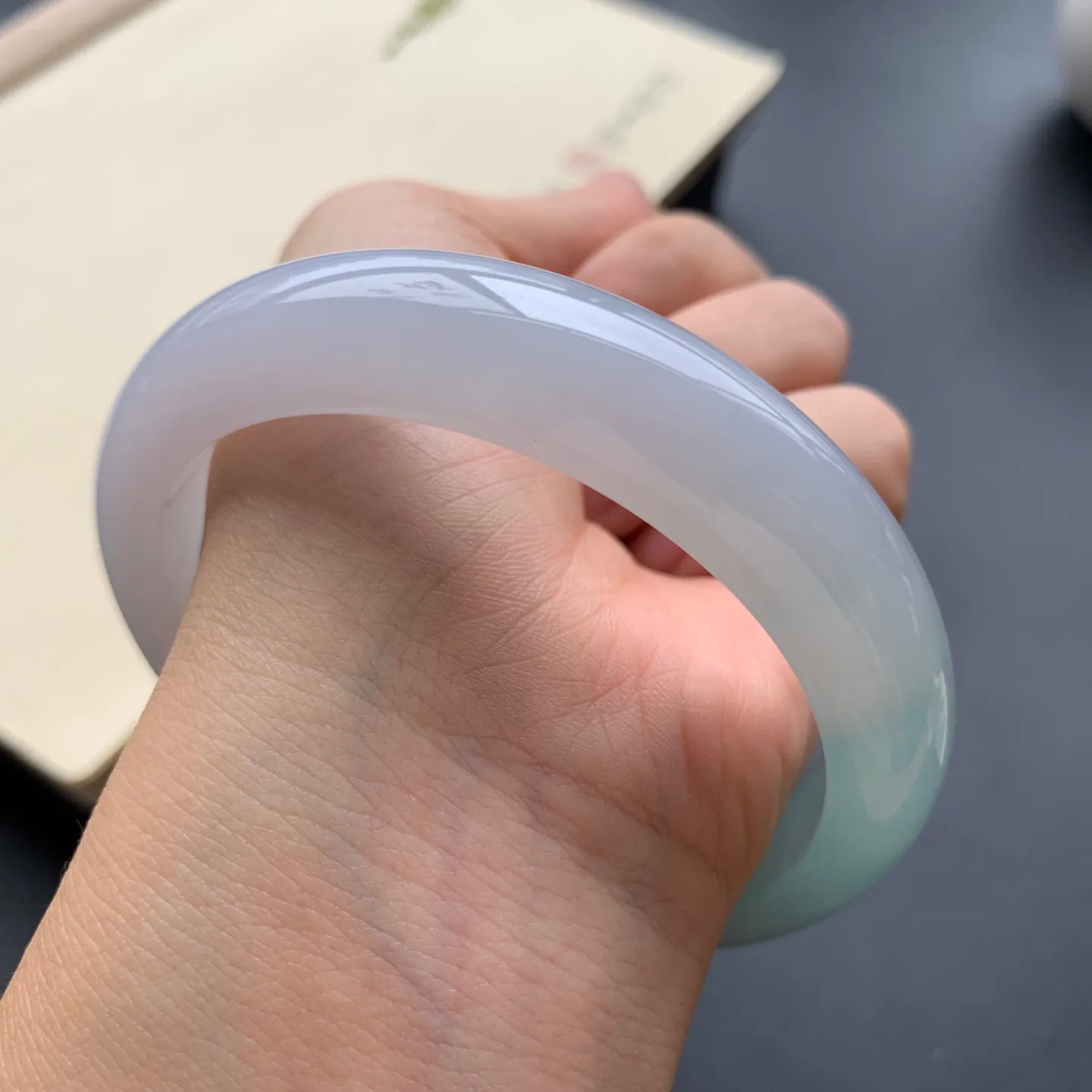 60.3圈口冰晴底正圈手镯 尺寸：60.3-13.3-8.5，无纹裂，水润光滑，细腻起胶