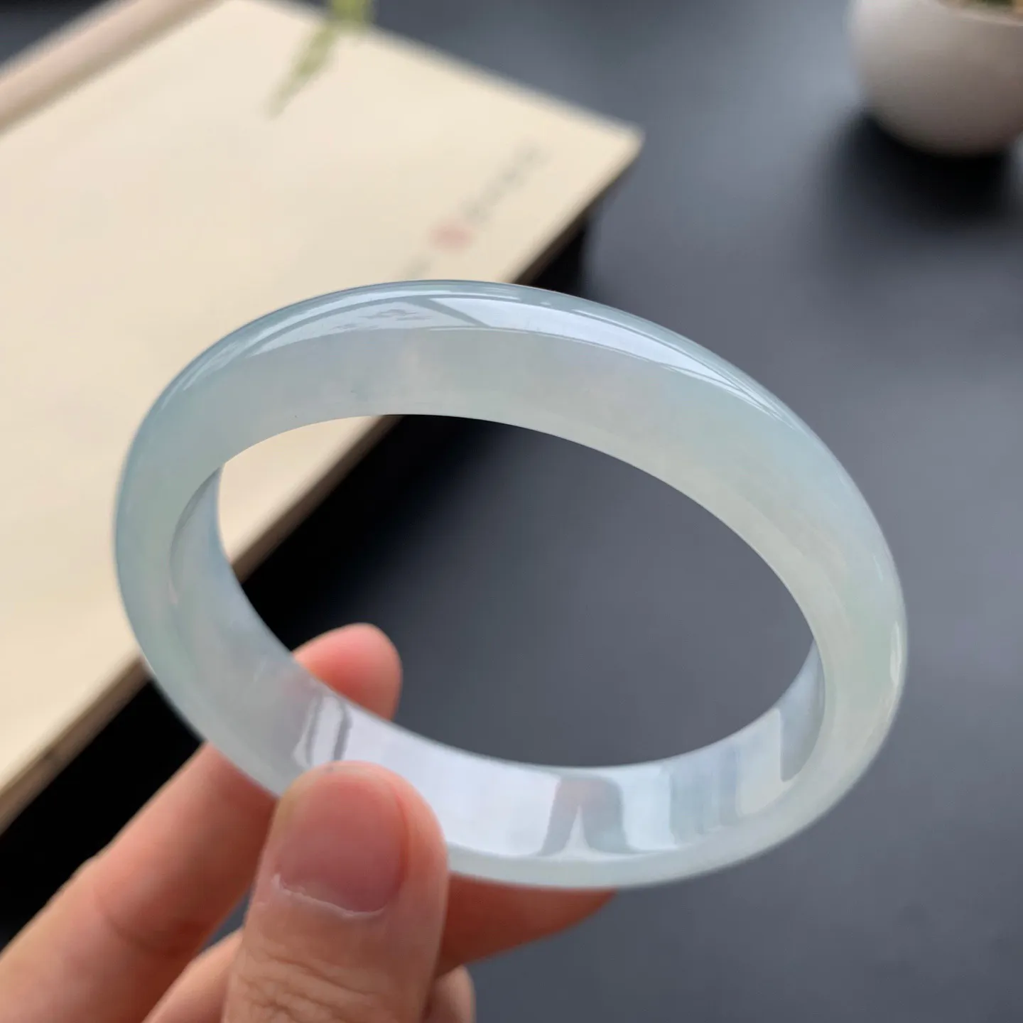 55圈口冰种贵妃手镯 尺寸：55-48.5-13-6.8，无纹裂，水润起胶，白净透亮