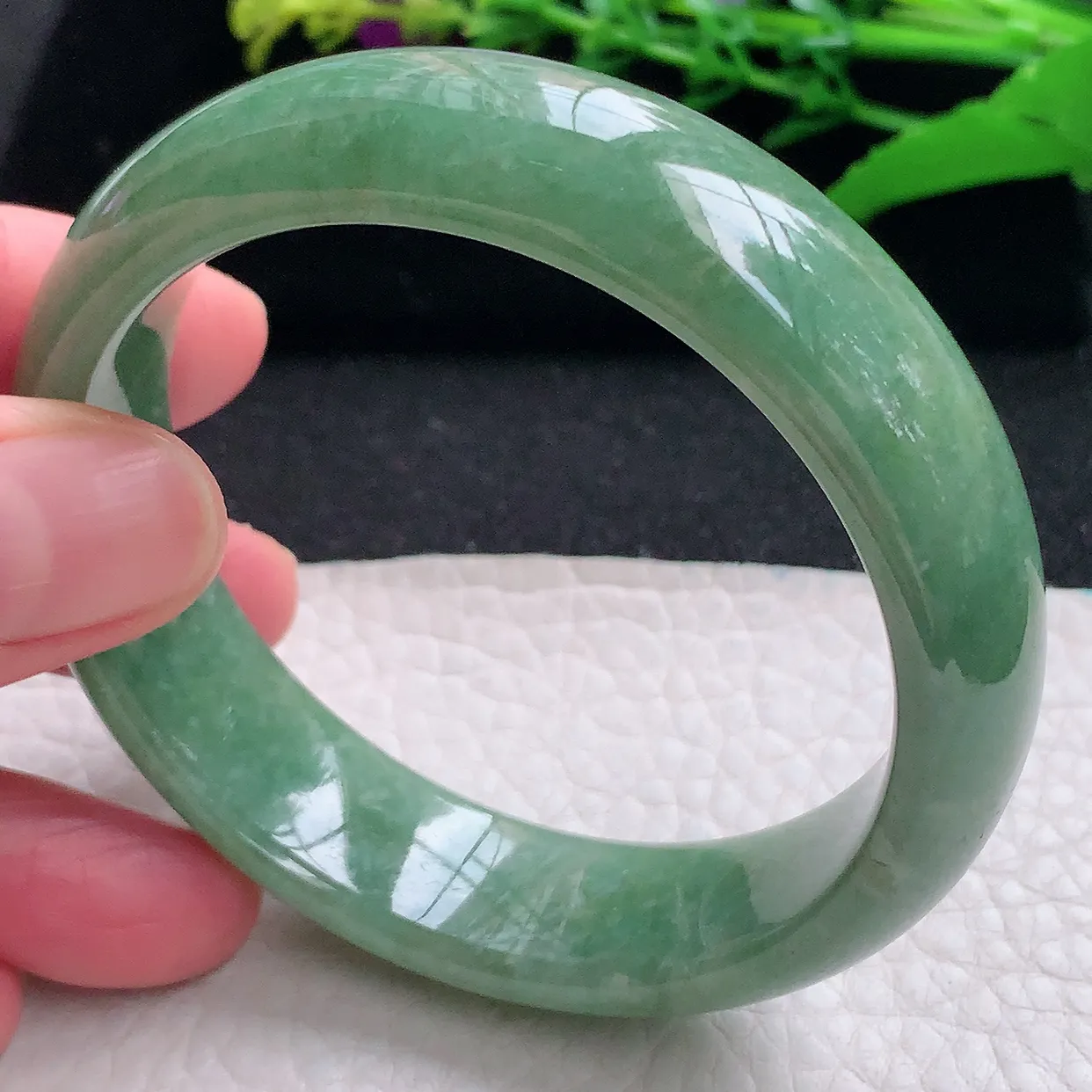 n自然光56*15.8*8轮胎镯 天然缅甸翡翠a货满绿宽边玉镯子 玉手环