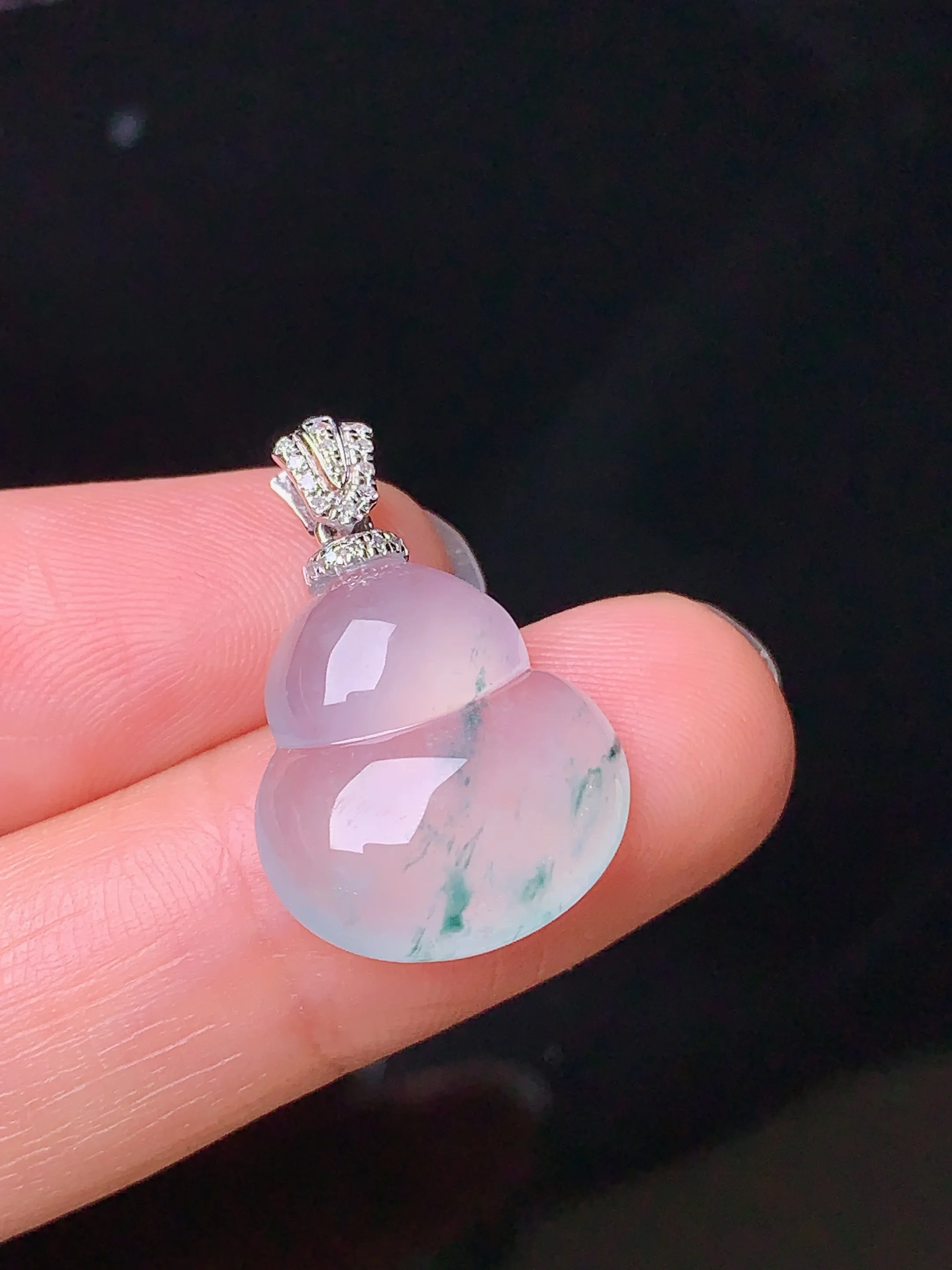 18k金钻镶嵌冰种葫芦吊坠 玉质细腻 色泽艳丽 整体尺寸23.3*15*4.6