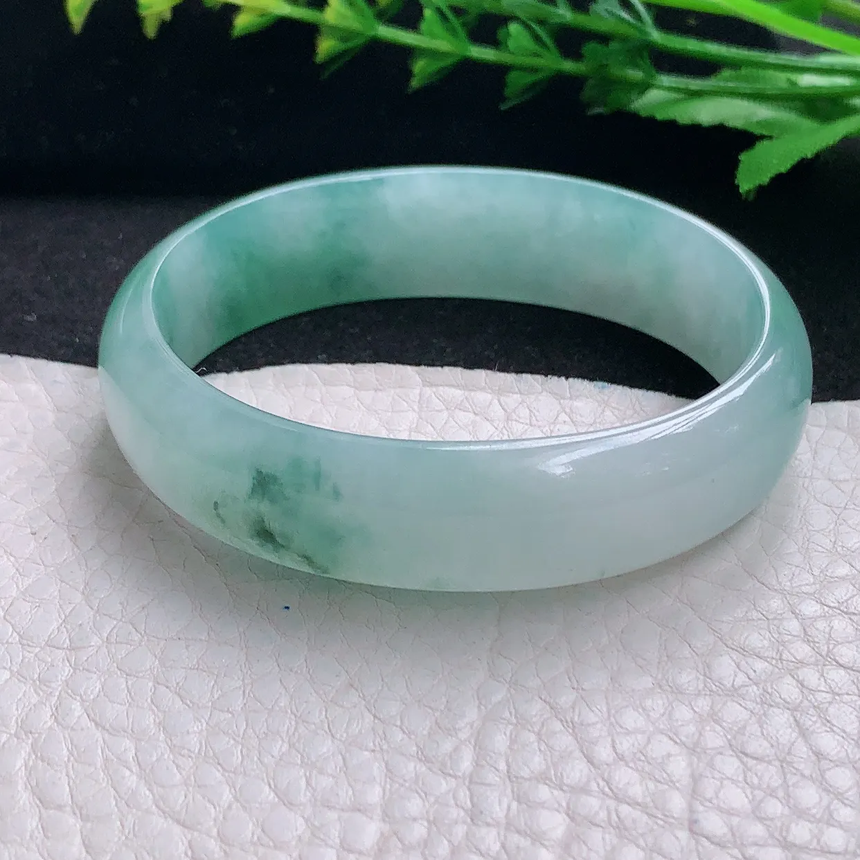 js自然光54.6*48.8*14.8*6贵妃镯 天然缅甸翡翠a货冰飘花蛋形玉镯子 玉手环