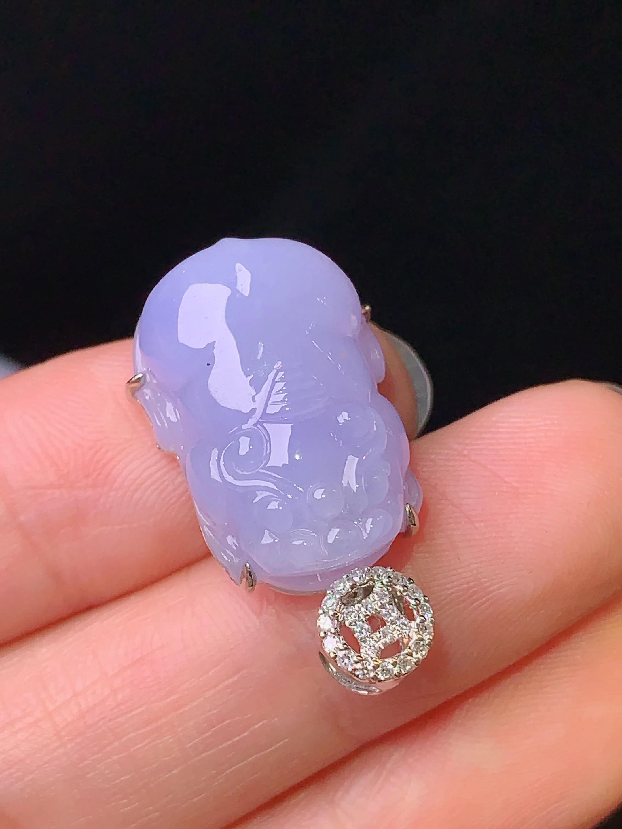 18k金钻镶嵌紫罗兰貔貅吊坠 玉质细腻 色泽艳丽 整体尺寸26*13.5*8.5