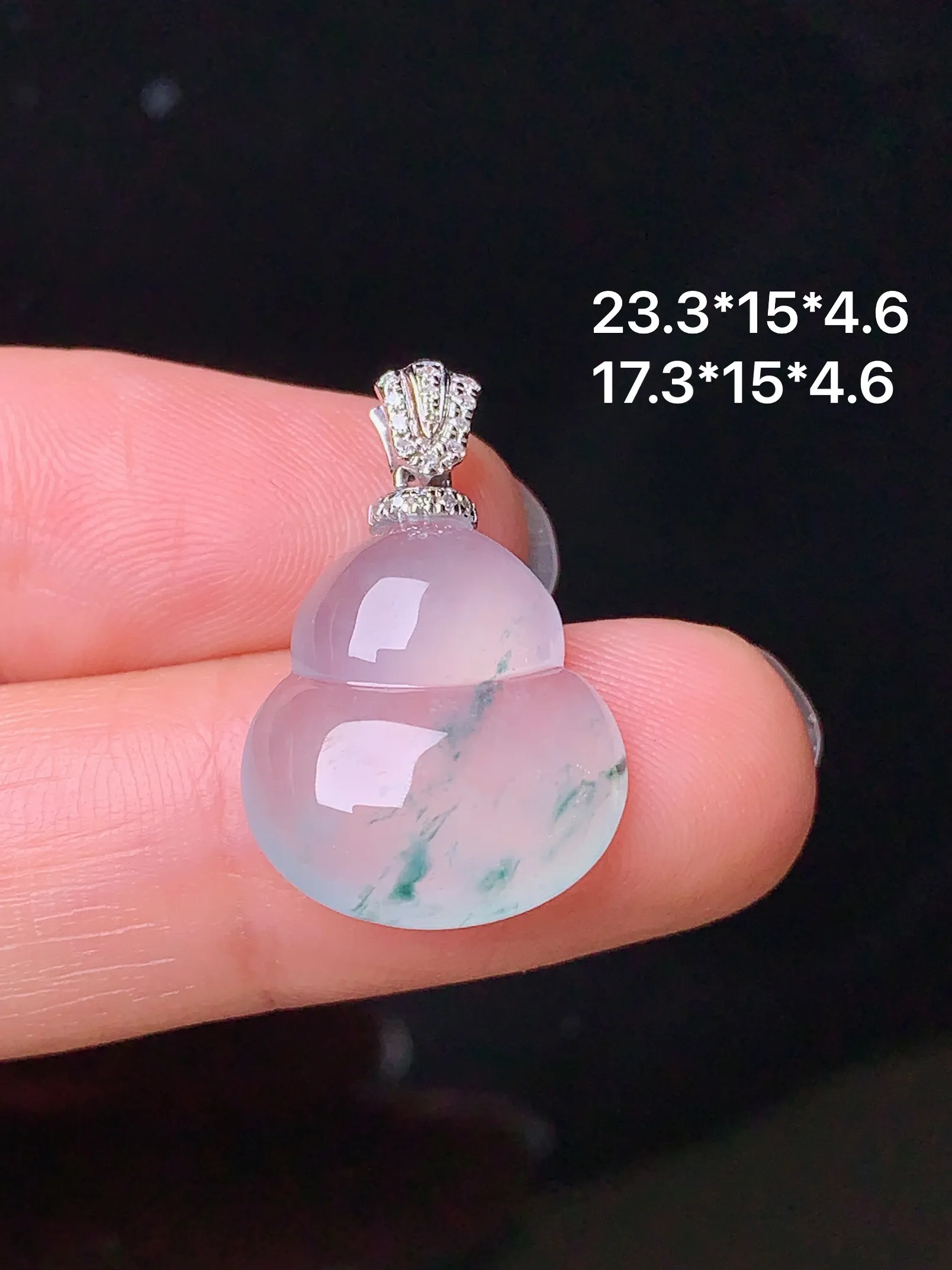 18k金钻镶嵌冰种葫芦吊坠 玉质细腻 色泽艳丽 整体尺寸23.3*15*4.6