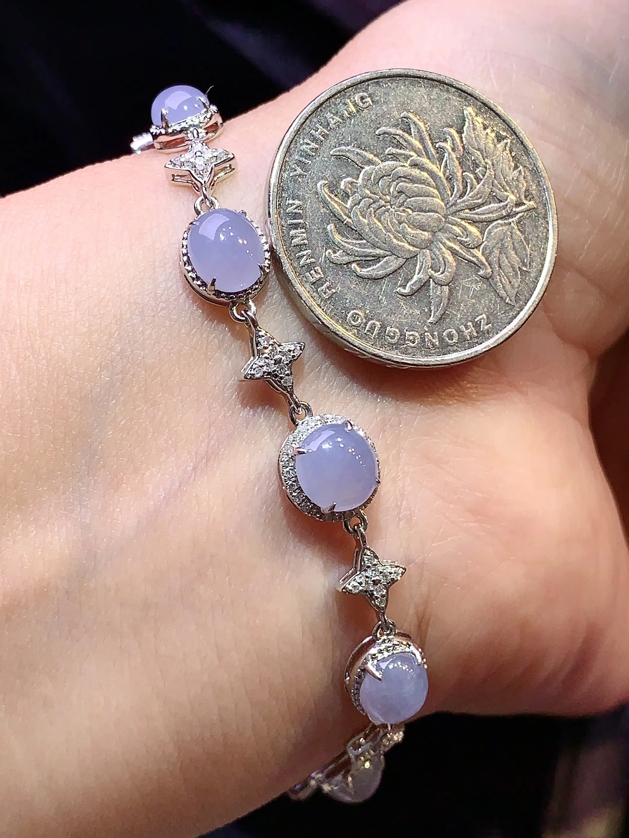 18k金钻镶嵌紫罗兰蛋面手链 玉质细腻 色泽艳丽 整体尺寸96*8*5