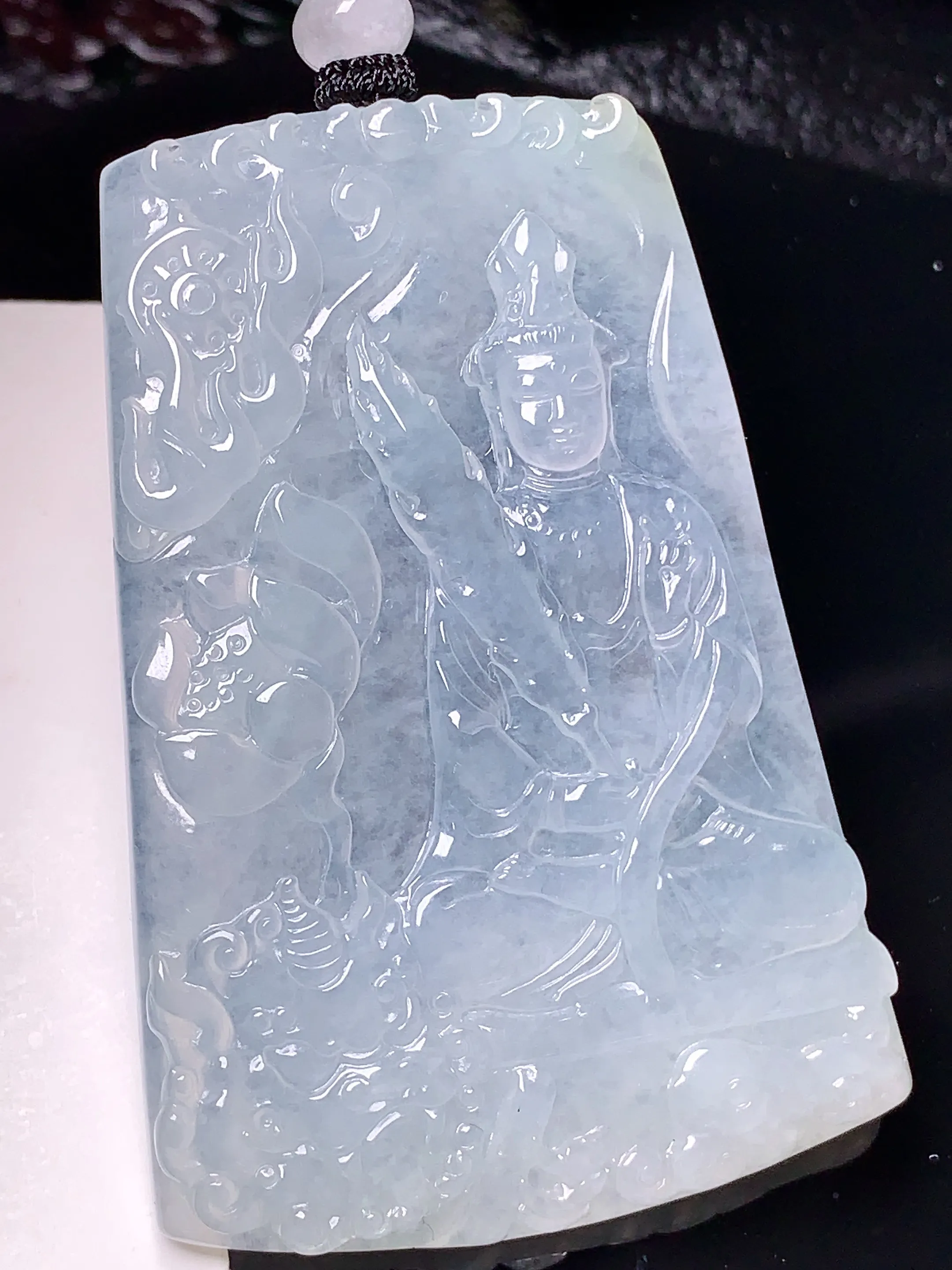冰种观音菩萨吊坠 玉质细腻 色泽清新艳丽 整体尺寸62.3*42.6*5.5