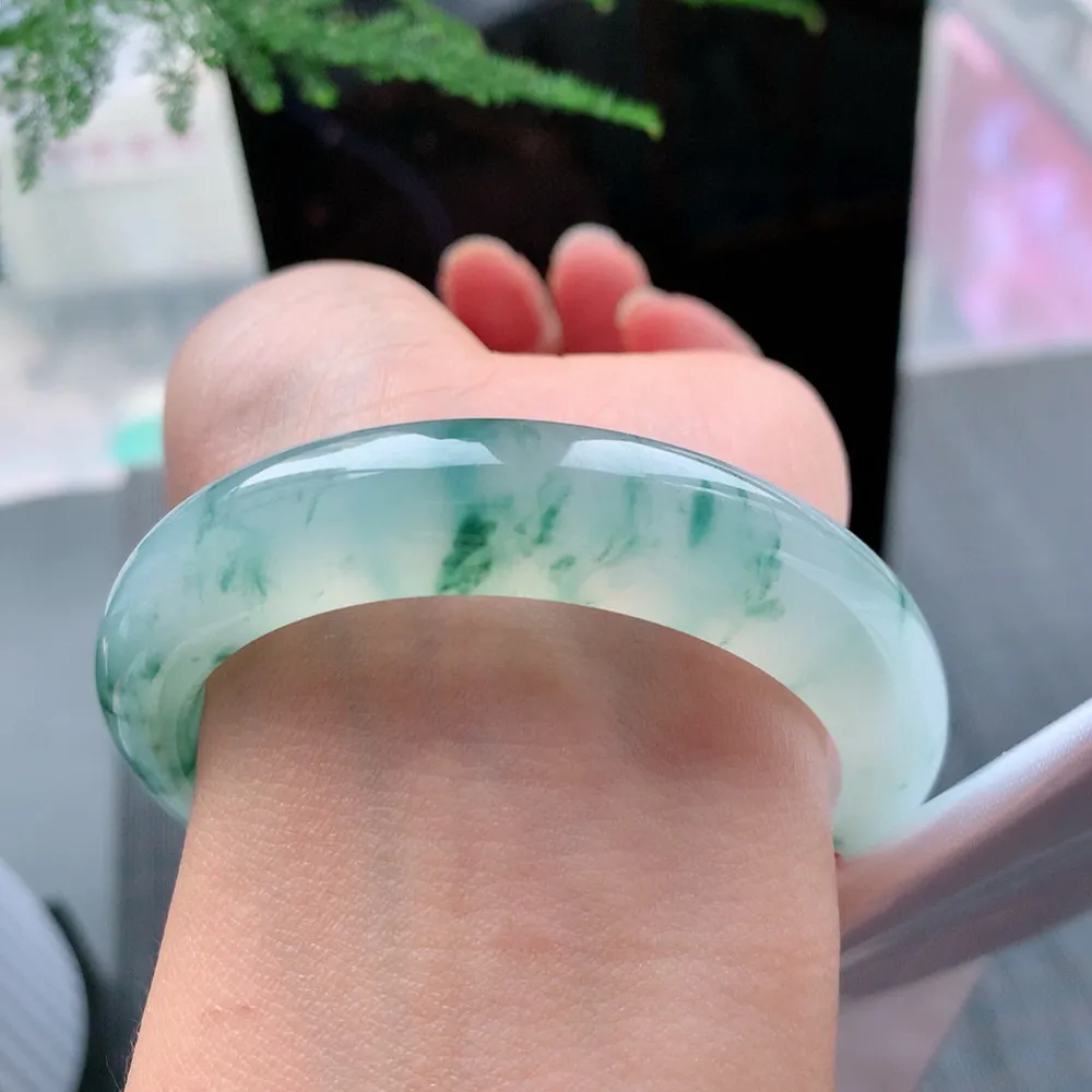 正圈高冰飘花 无瑕 尺寸:54.2/12.7/9.1 花美 种水好