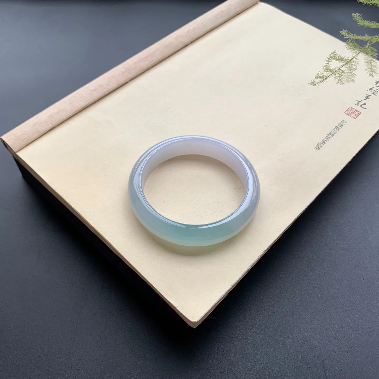 60.3圈口冰晴底正圈手镯 尺寸：60.3-13.3-8.5，无纹裂，水润光滑，细腻起胶