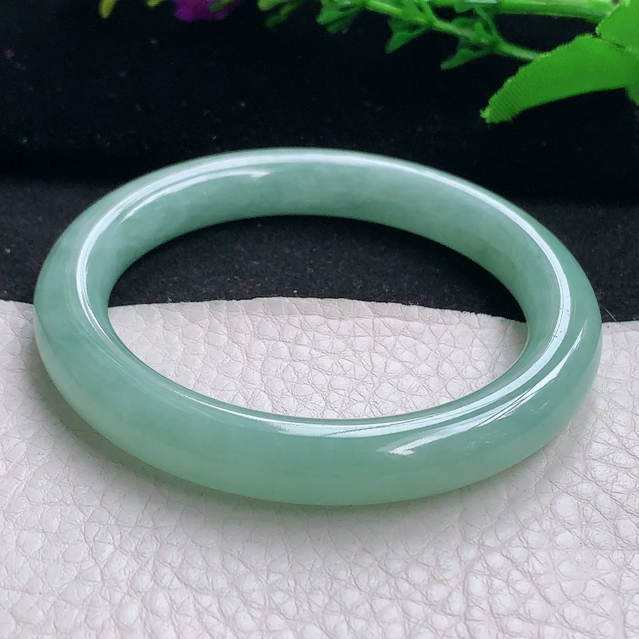 n自然光55.5*9.6*9.3美人镯 天然缅甸翡翠a货清新水绿圆条玉镯子 玉手环