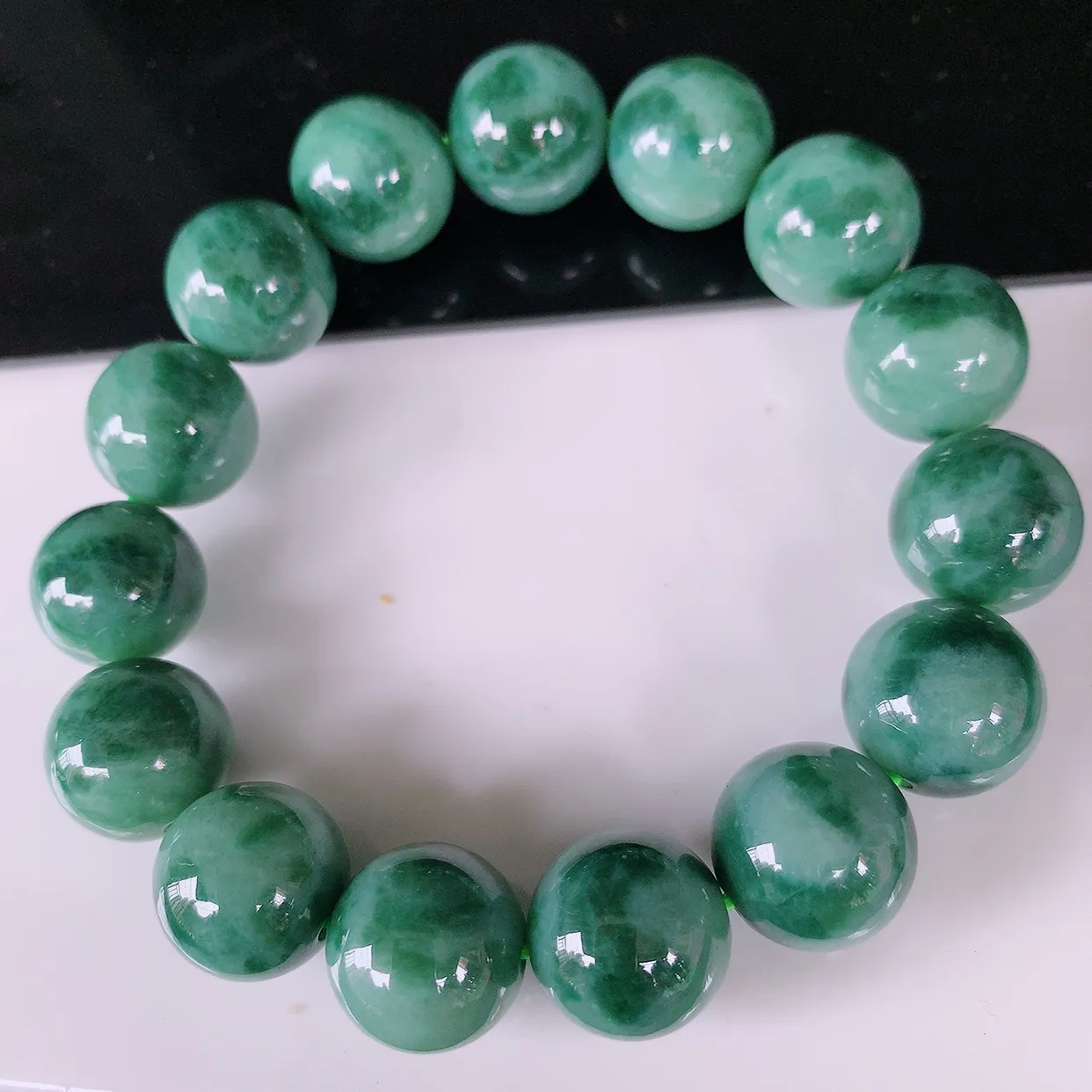 自然光实拍，冰润飘花圆珠翡翠手串，颜色丰富，料子细腻，高档大气，自戴送礼佳品！#001.1取一尺寸14mm