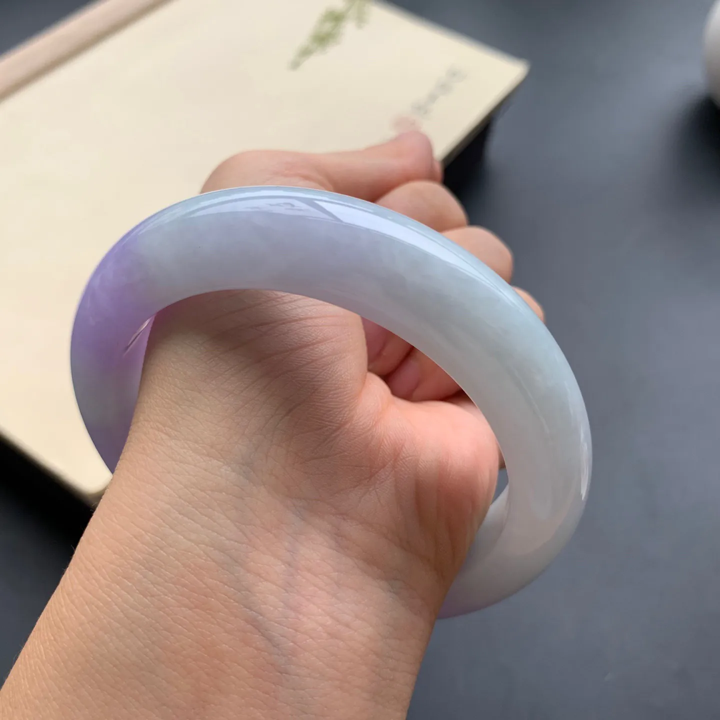 60.5圈口紫罗兰正圈手镯 尺寸：60.5-14-10，无纹裂，色泽仙美，版型厚装