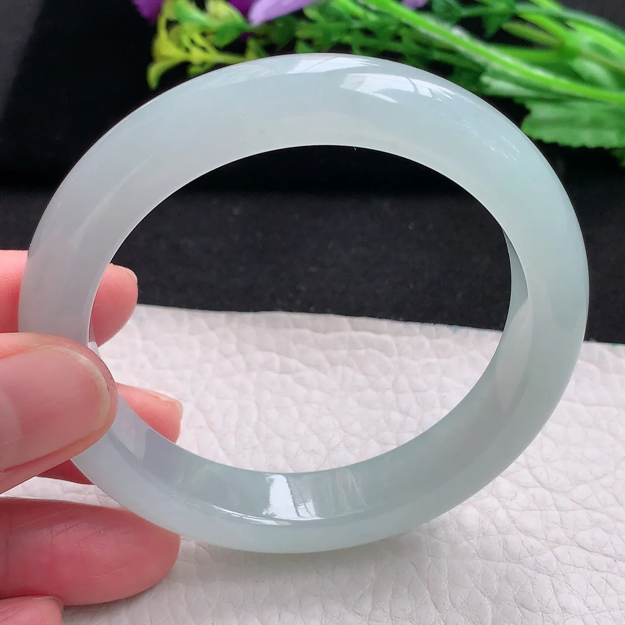 r自然光56*12*8.6平安镯 天然缅甸翡翠a货冰纯起光宽边玉手镯 玉手环