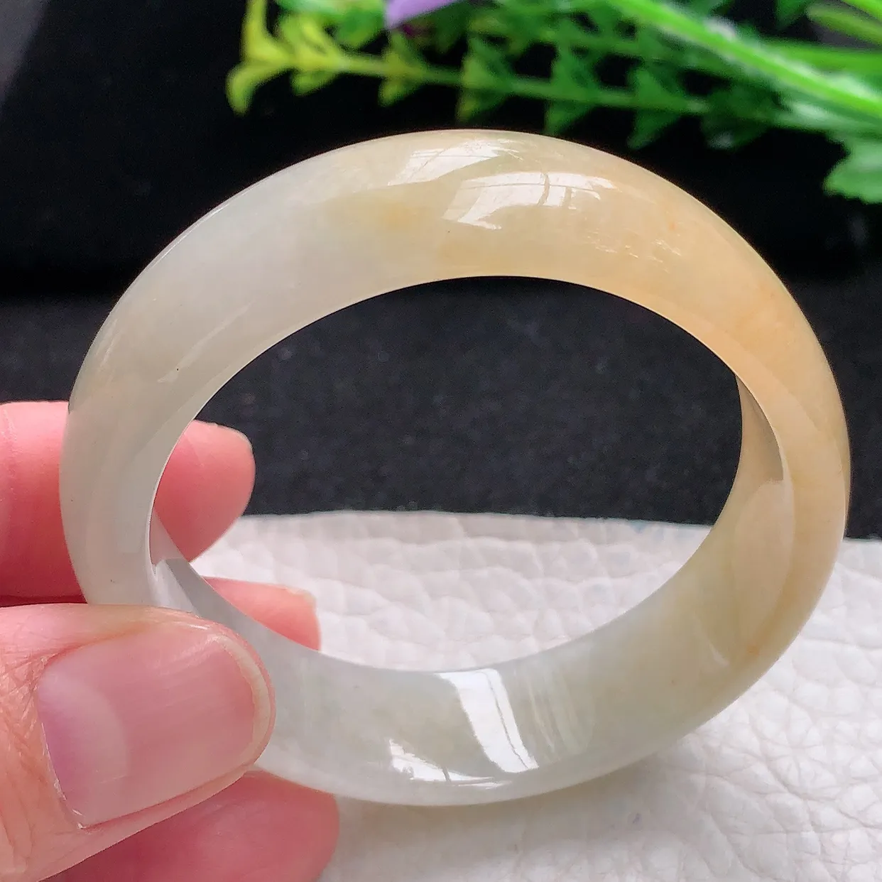 mq自然光55.5*47*14*6贵妃镯 天然翡翠a货冰双彩蛋形宽边玉手镯 玉手环