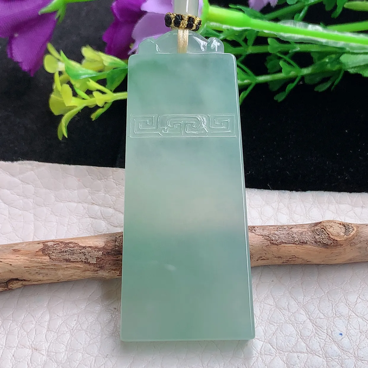 yl自然光57.8*24.3*5.5天然缅甸翡翠a货精雕冰晴秀气无事牌玉吊坠 玉挂件