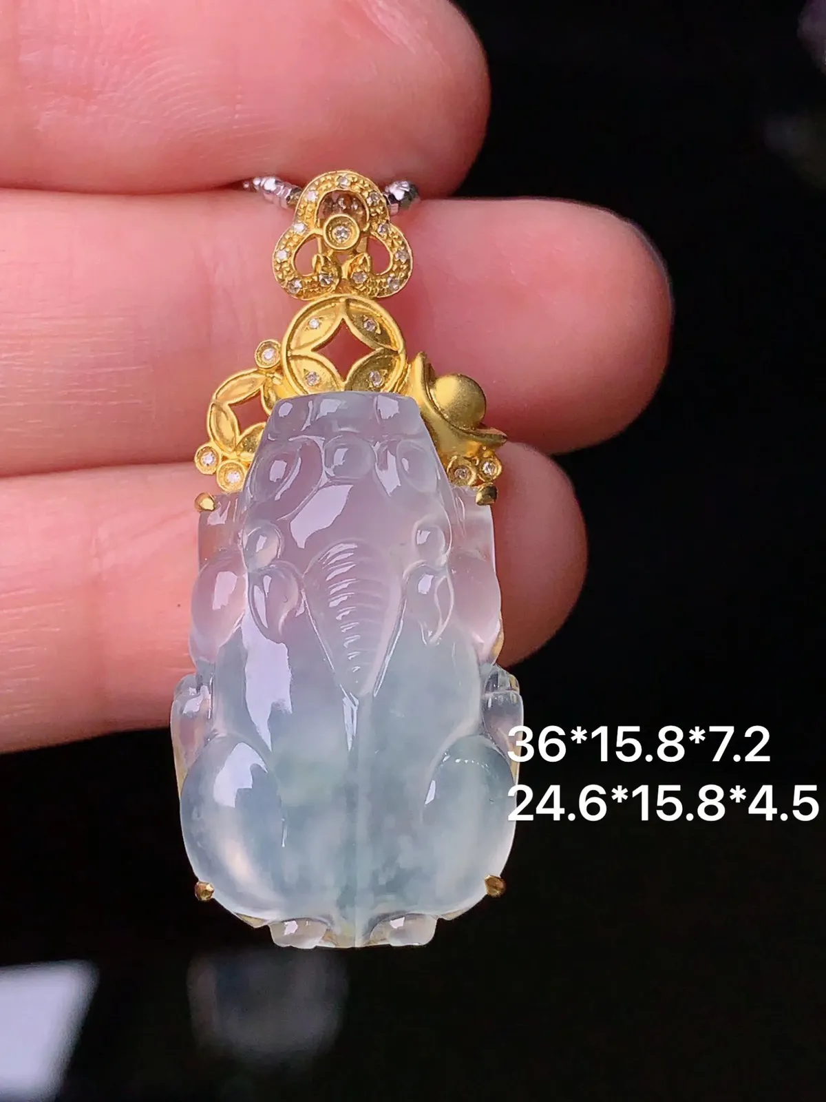 18k金钻镶嵌冰种貔貅吊坠 玉质细腻 色泽清新艳丽 整体尺寸36*15.8*7.2