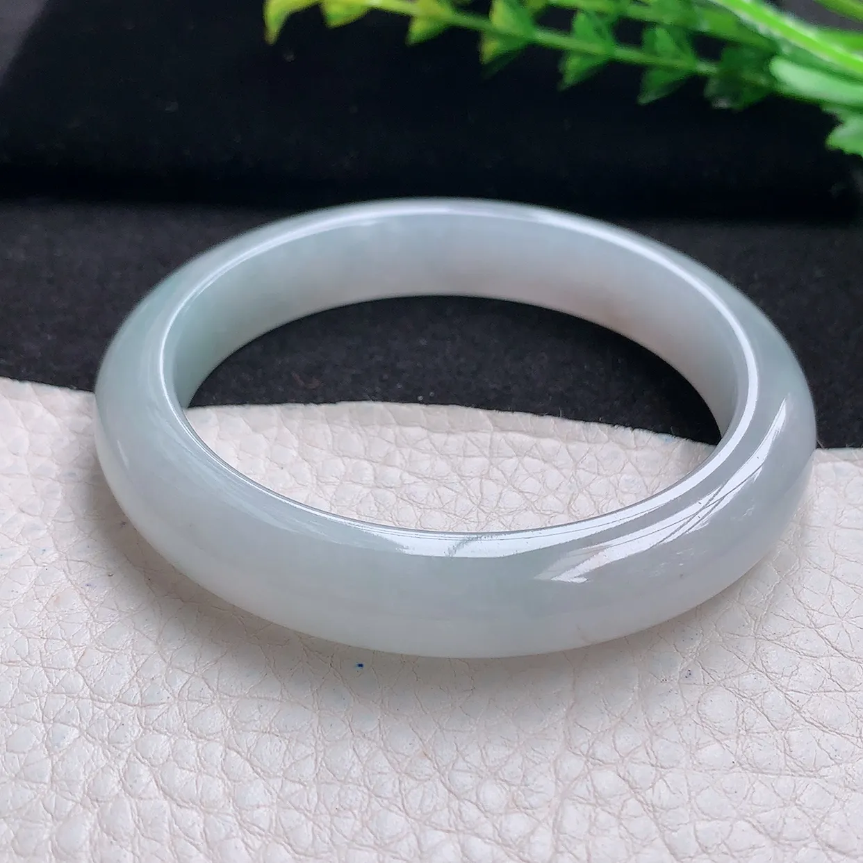 n自然光55*10.7*8.5平安镯 天然翡翠a货冰胶白月光宽边玉手镯 玉手环