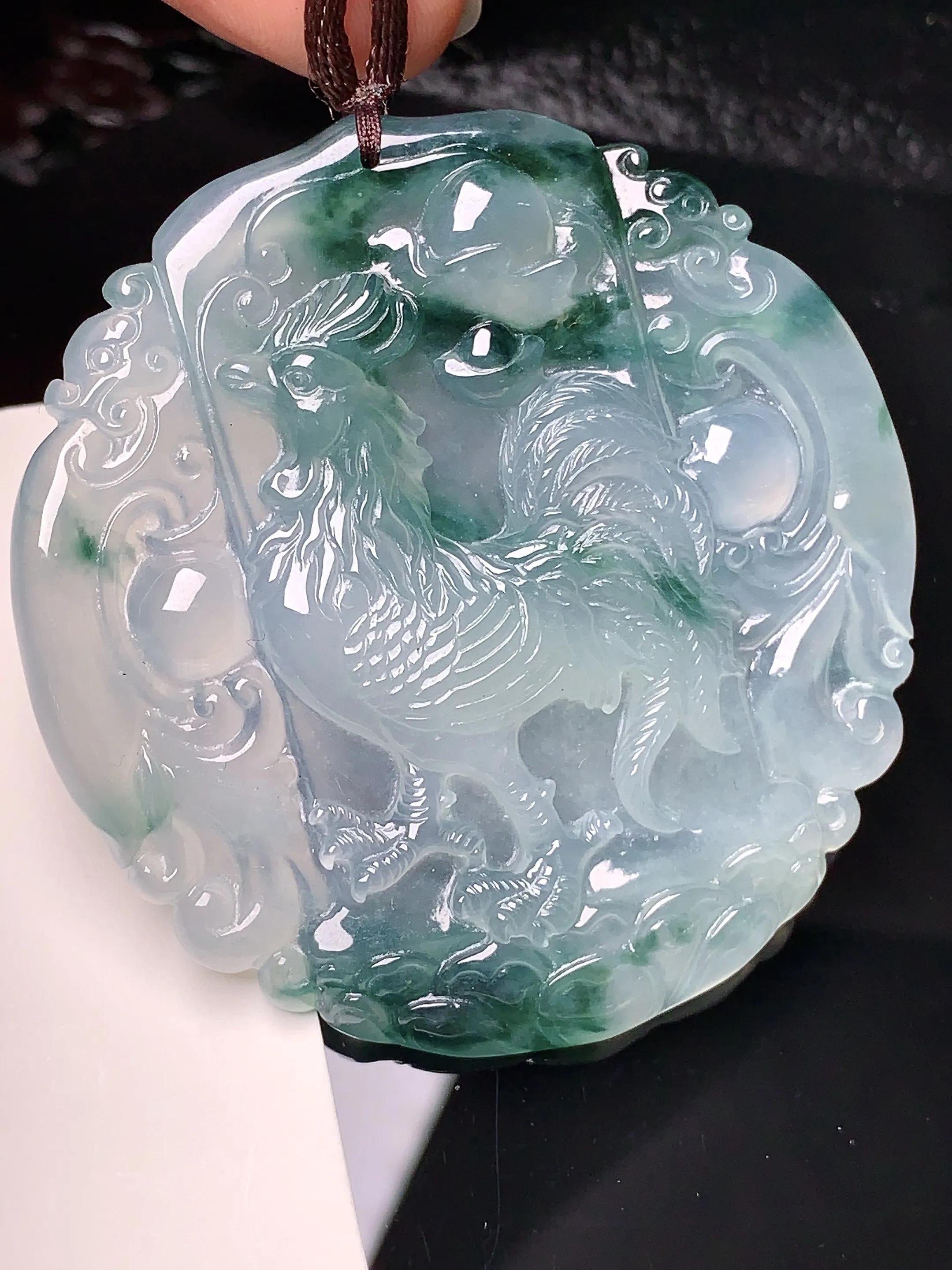 飘绿生肖鸡吊坠 玉质细腻 色泽艳丽 整体尺寸53.8*51.2*5