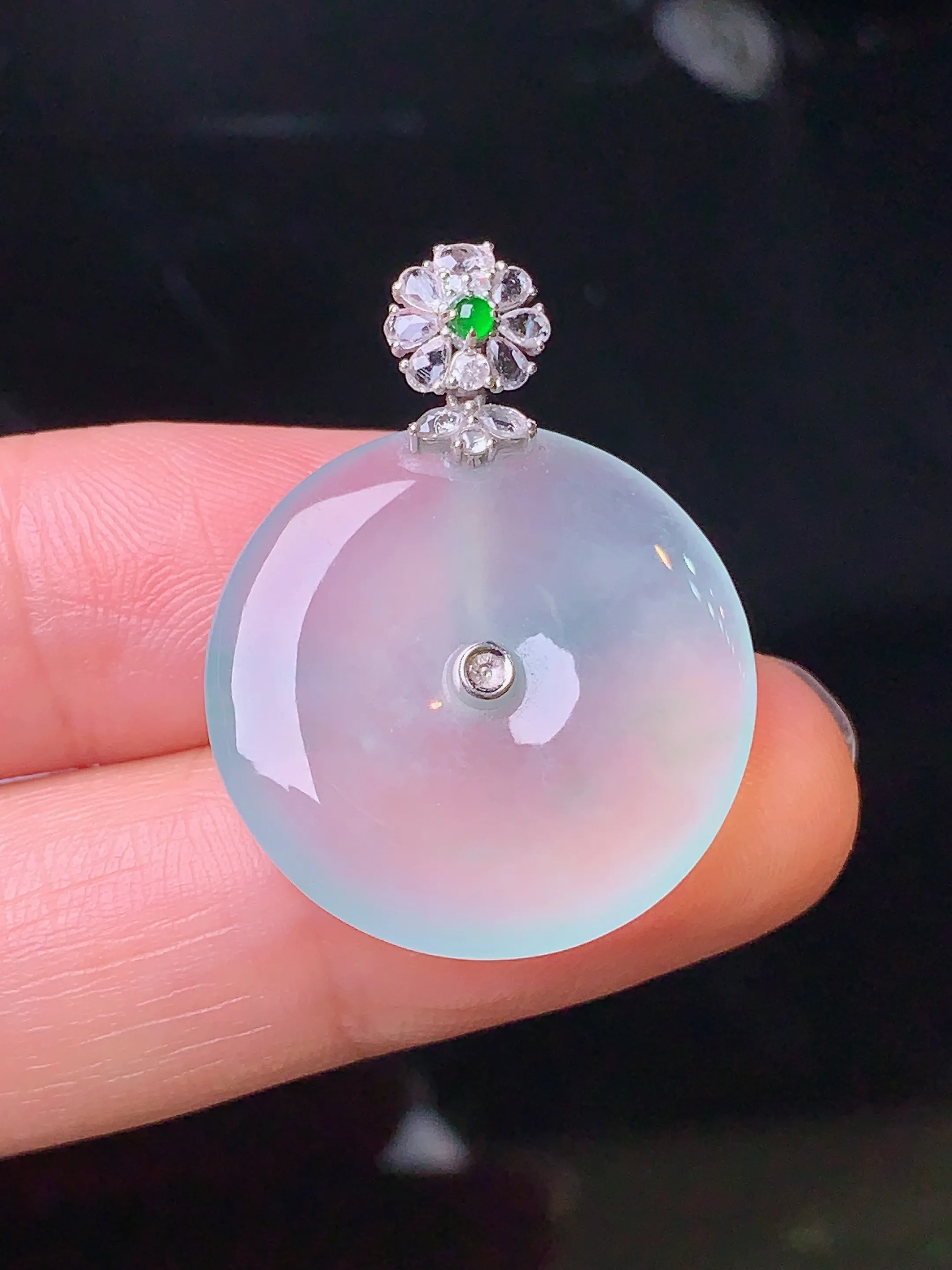 18k金钻镶嵌冰种平安扣吊坠 玉质细腻 色泽艳丽 整体尺寸29.7*22.7*4