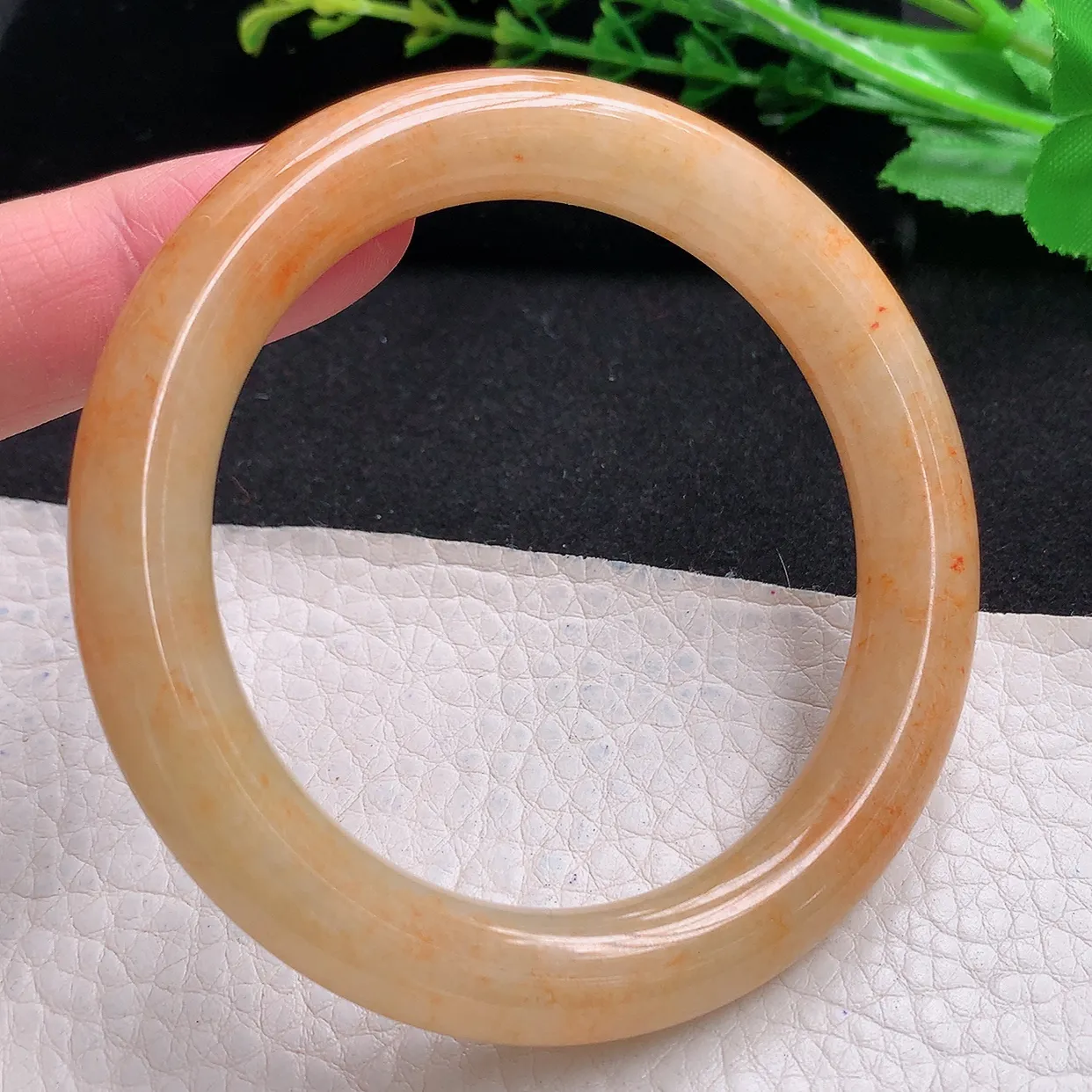 mq自然光56*10叮当镯 天然翡翠a货冰红翡圆条玉手镯 玉手环