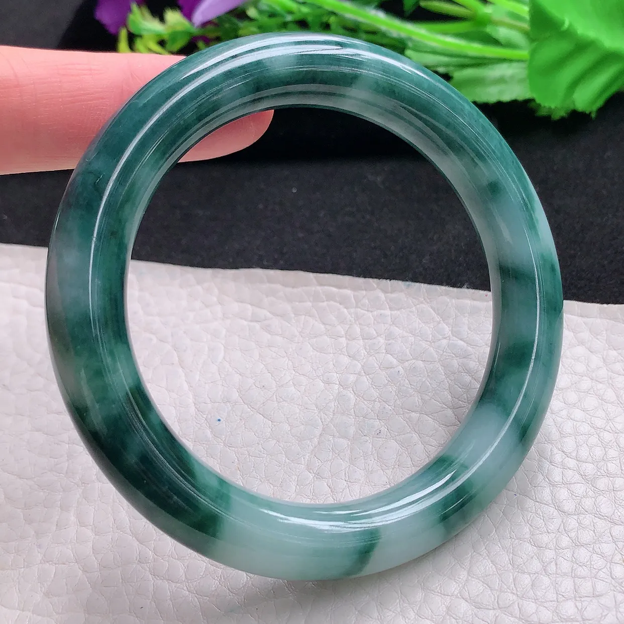 js自然光59*11美人镯 天然缅甸翡翠a货飘花圆条玉手镯 玉手环