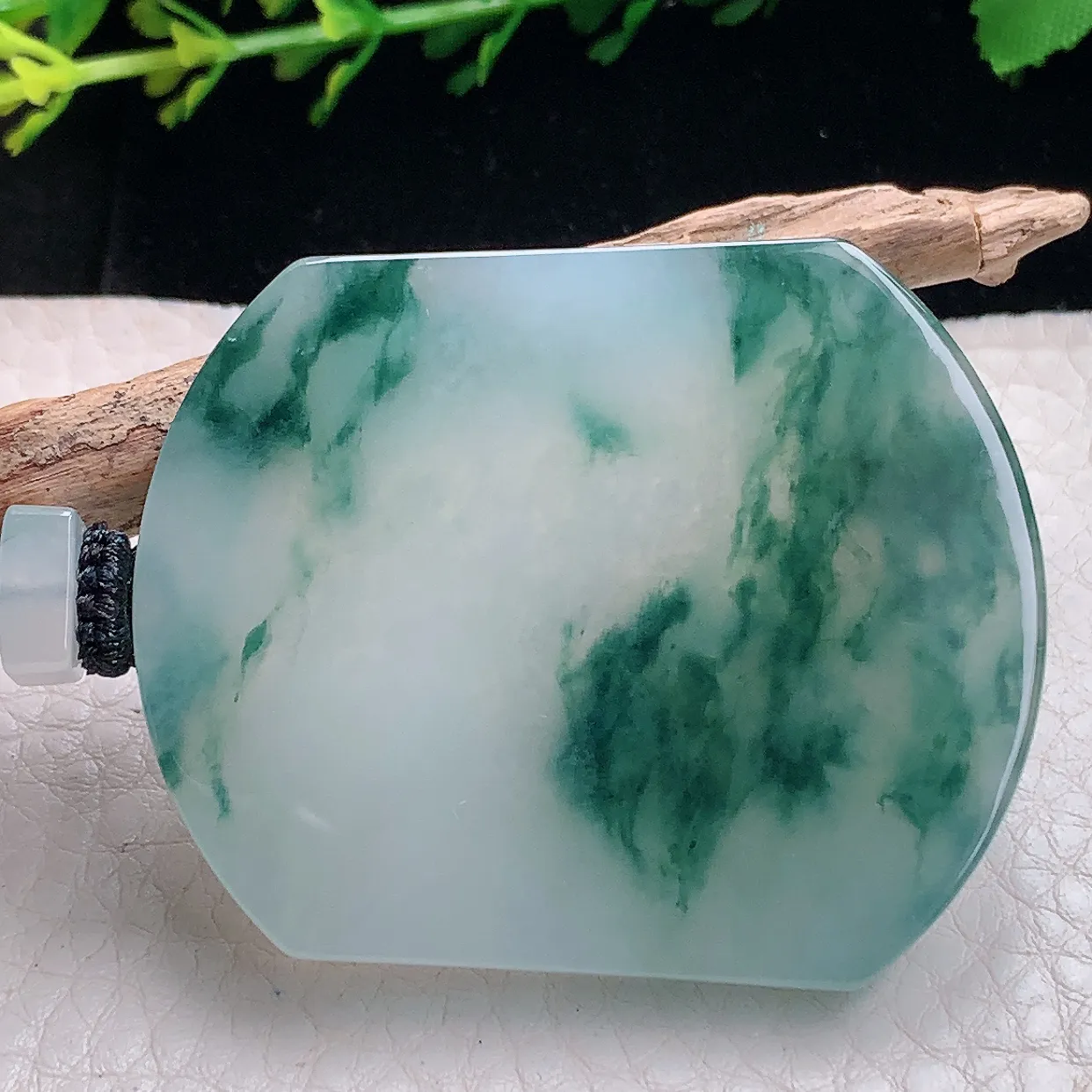 yl自然光49.8*41.3*5.8天然缅甸翡翠a货精雕冰飘花平安无事牌玉吊坠 玉挂件