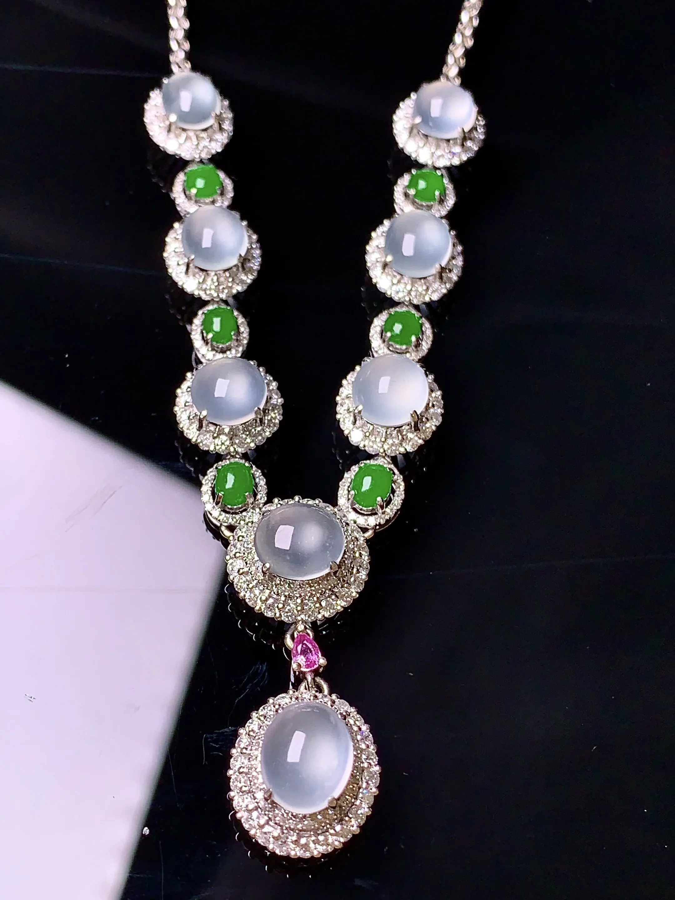 18k金钻镶嵌冰种蛋面项链 玉质细腻 色泽艳丽 整体尺寸71*11.2*7.2