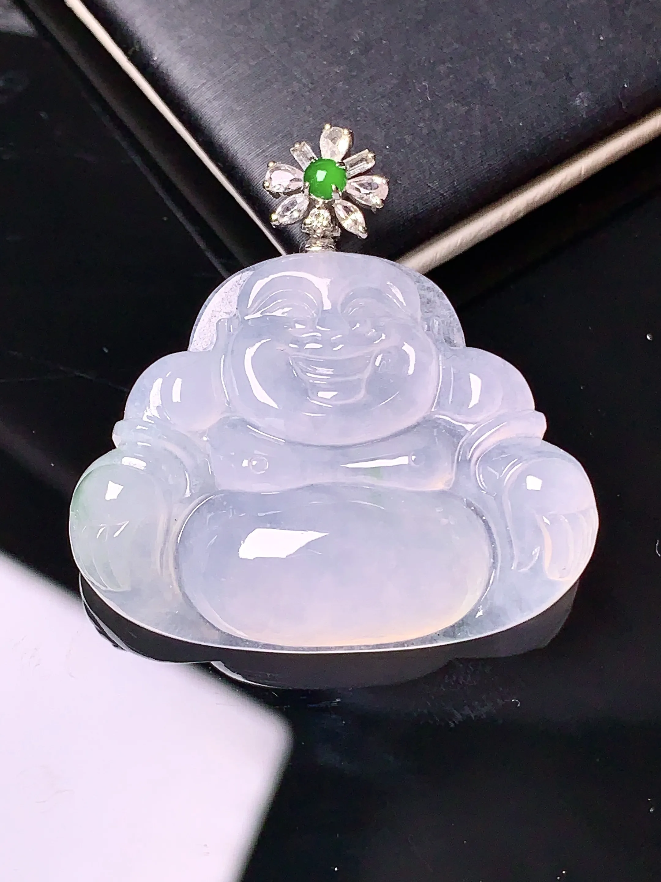 18k金钻镶嵌冰种佛公吊坠 玉质细腻 色泽艳丽 整体尺寸30.8*30.3*6.8