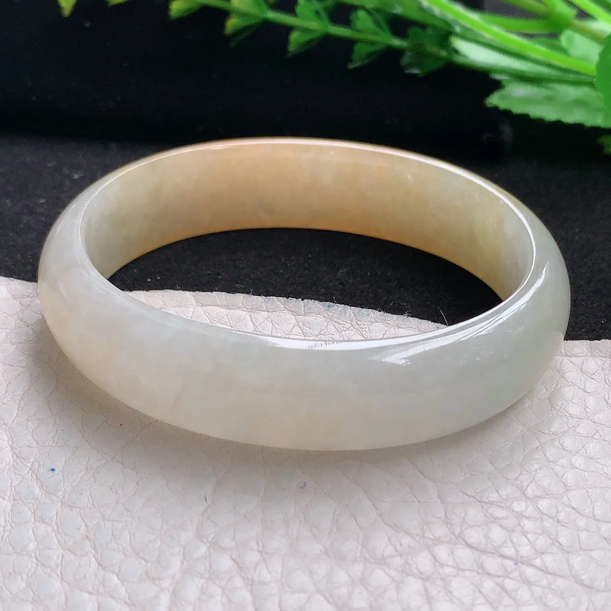 mq自然光55.5*47*14*6贵妃镯 天然翡翠a货冰双彩蛋形宽边玉手镯 玉手环