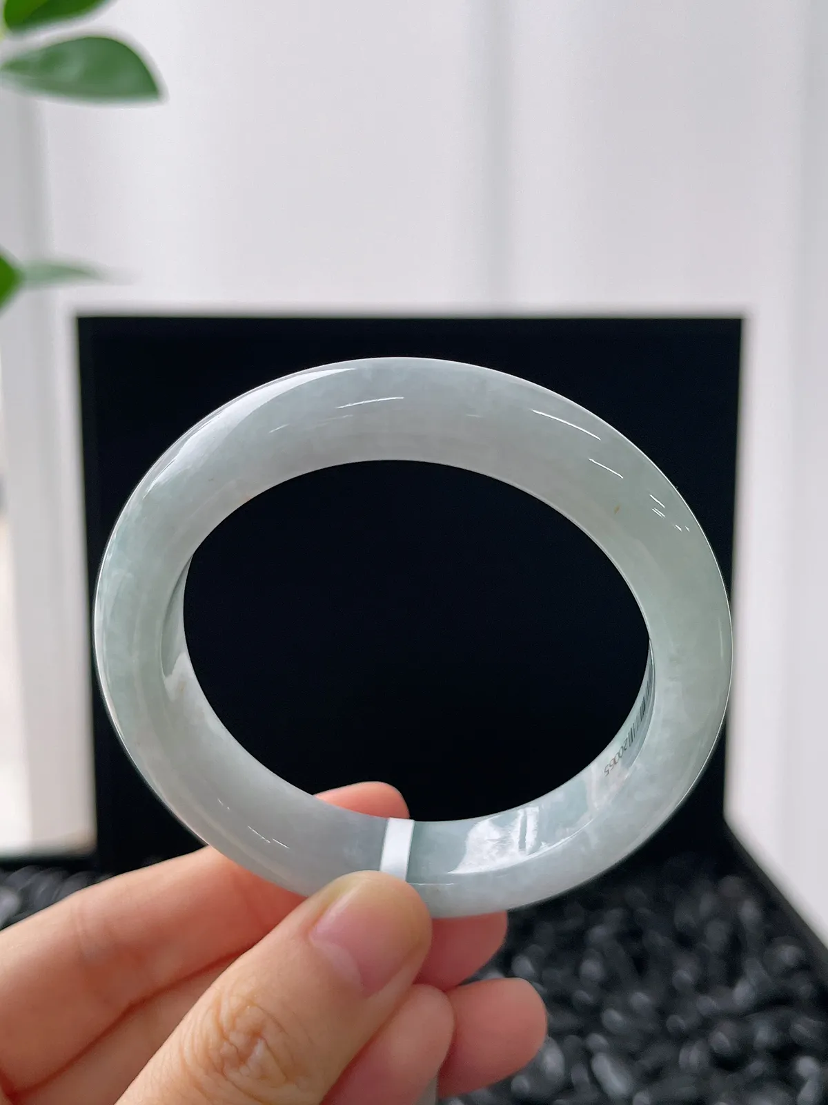 正圈53.6圈口，翡翠糯化种淡蓝色手镯