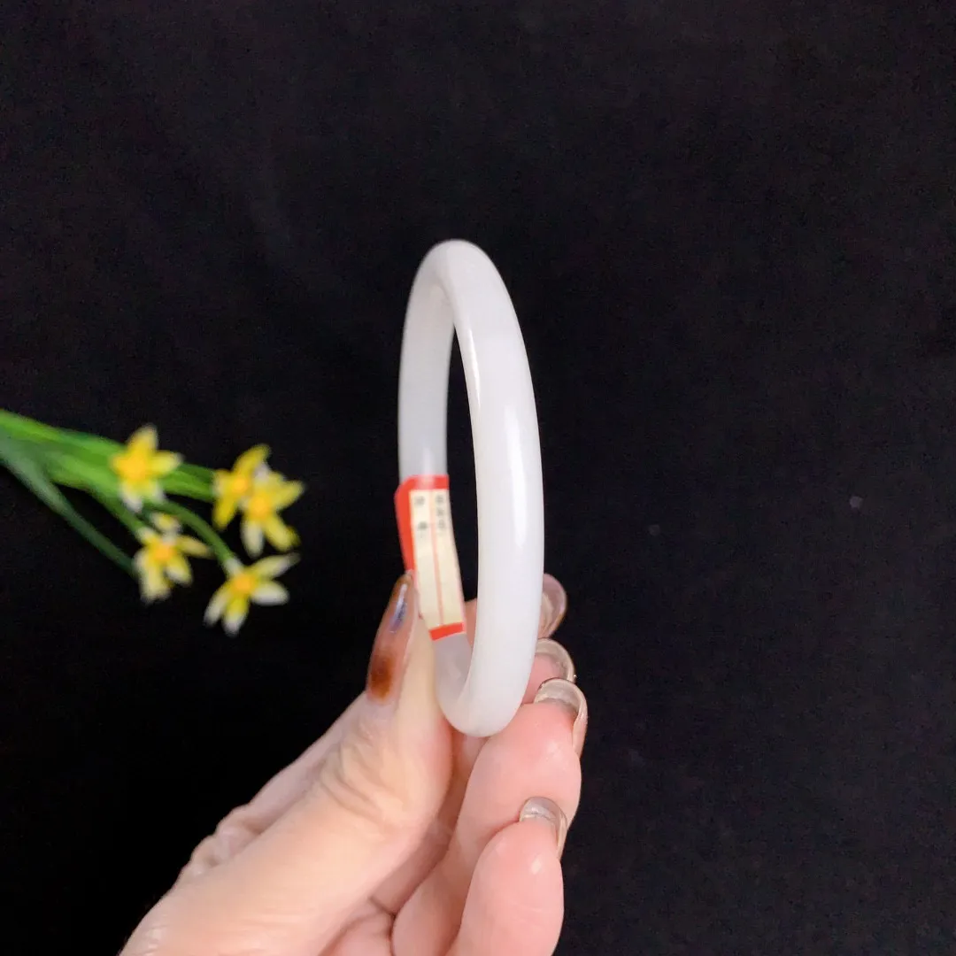 和田玉54圈口羊脂白手镯！玉质细腻油润 底色纯净 无裂无杂 脂粉好，品质好！