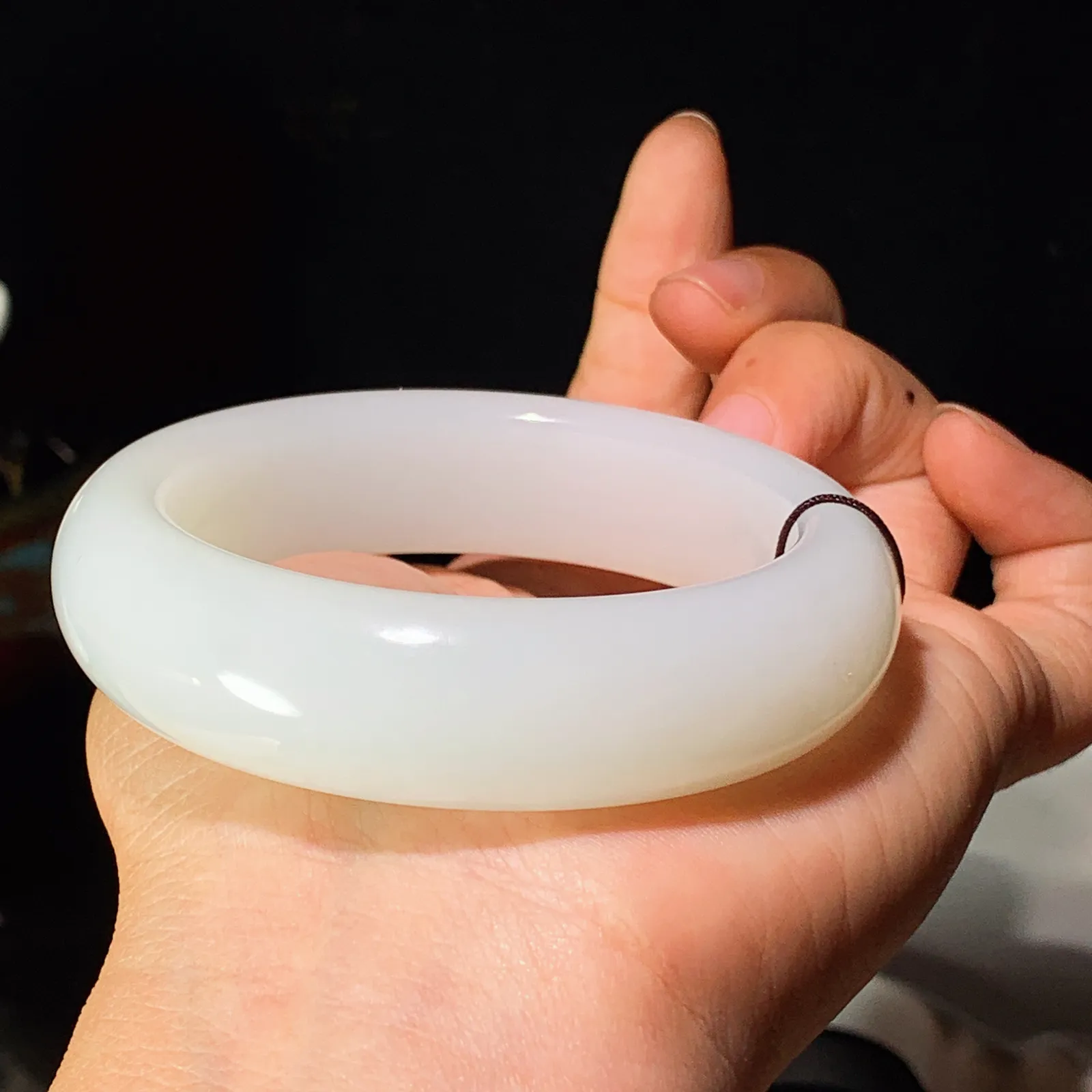 新疆和田玉羊脂白玉59手镯59圈口19宽宽版手镯 无裂无杂 玉质细腻油润 底色纯净 佩戴美丽动人