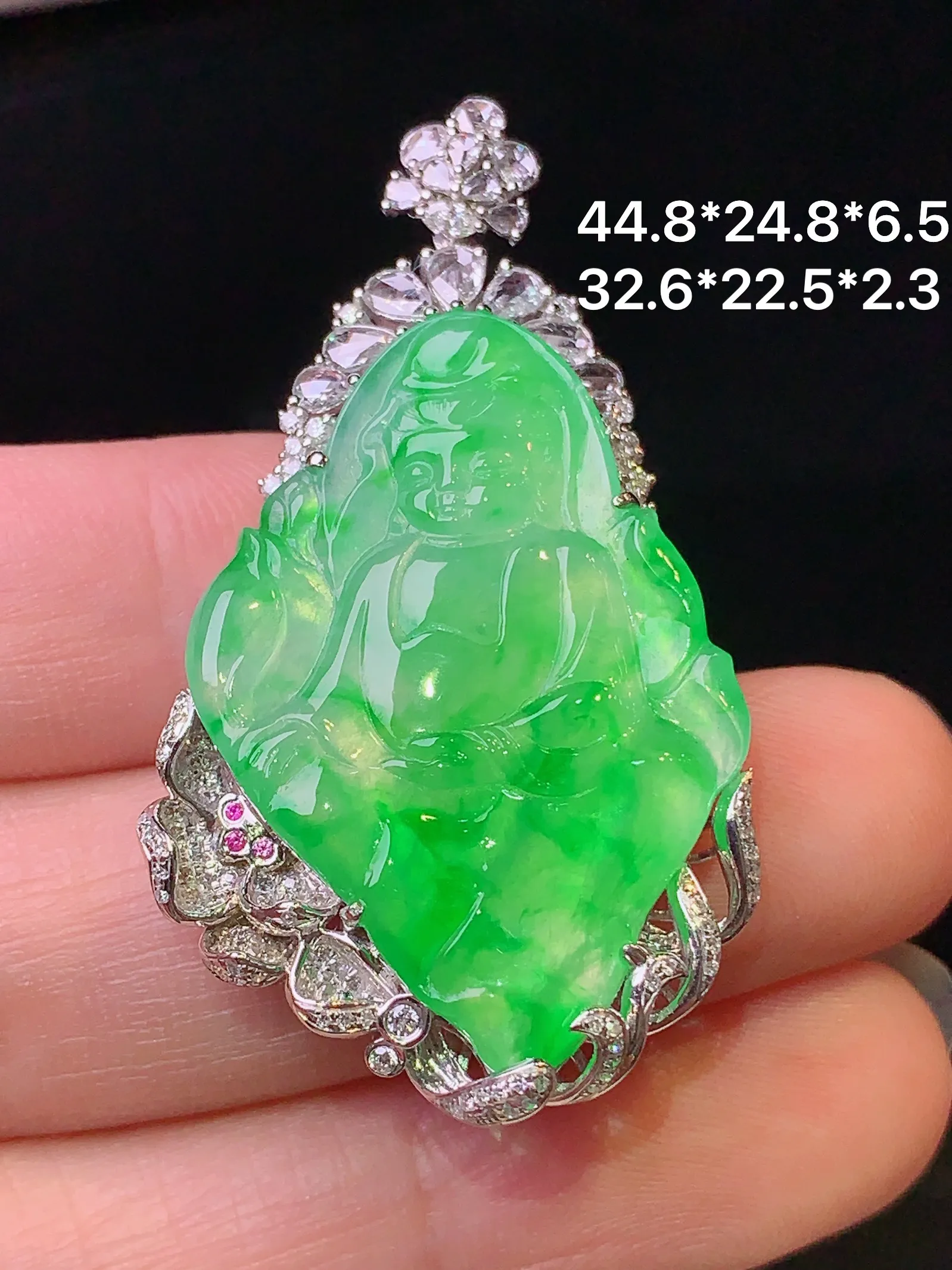 18k金钻镶嵌翠绿宝宝观音吊坠 玉质细腻 色泽艳丽 整体尺寸44.8*24.8*6.5