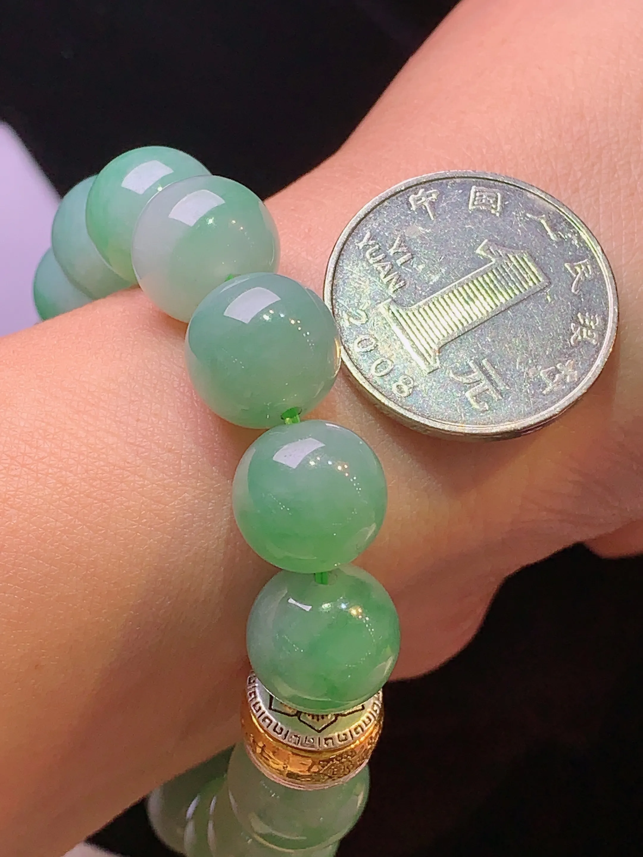 飘绿圆珠手链 玉质细腻 色泽艳丽 整体尺寸12.5