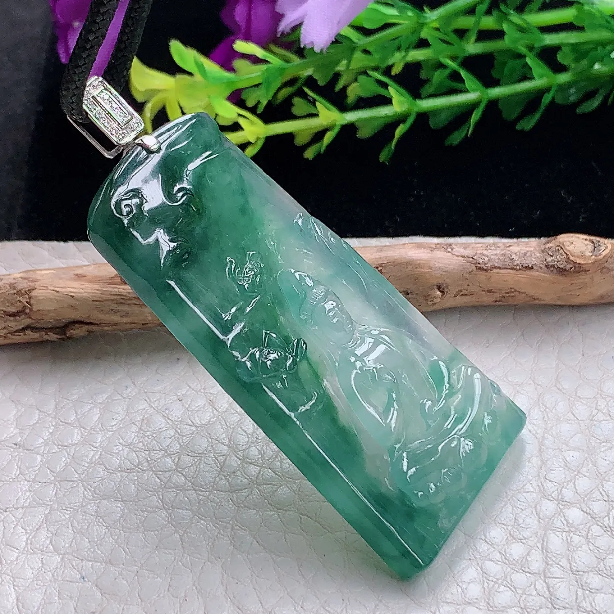 yl自然光53.4*28.8*5.8天然缅甸翡翠a货精雕冰蓝山水观音玉坠 玉挂件