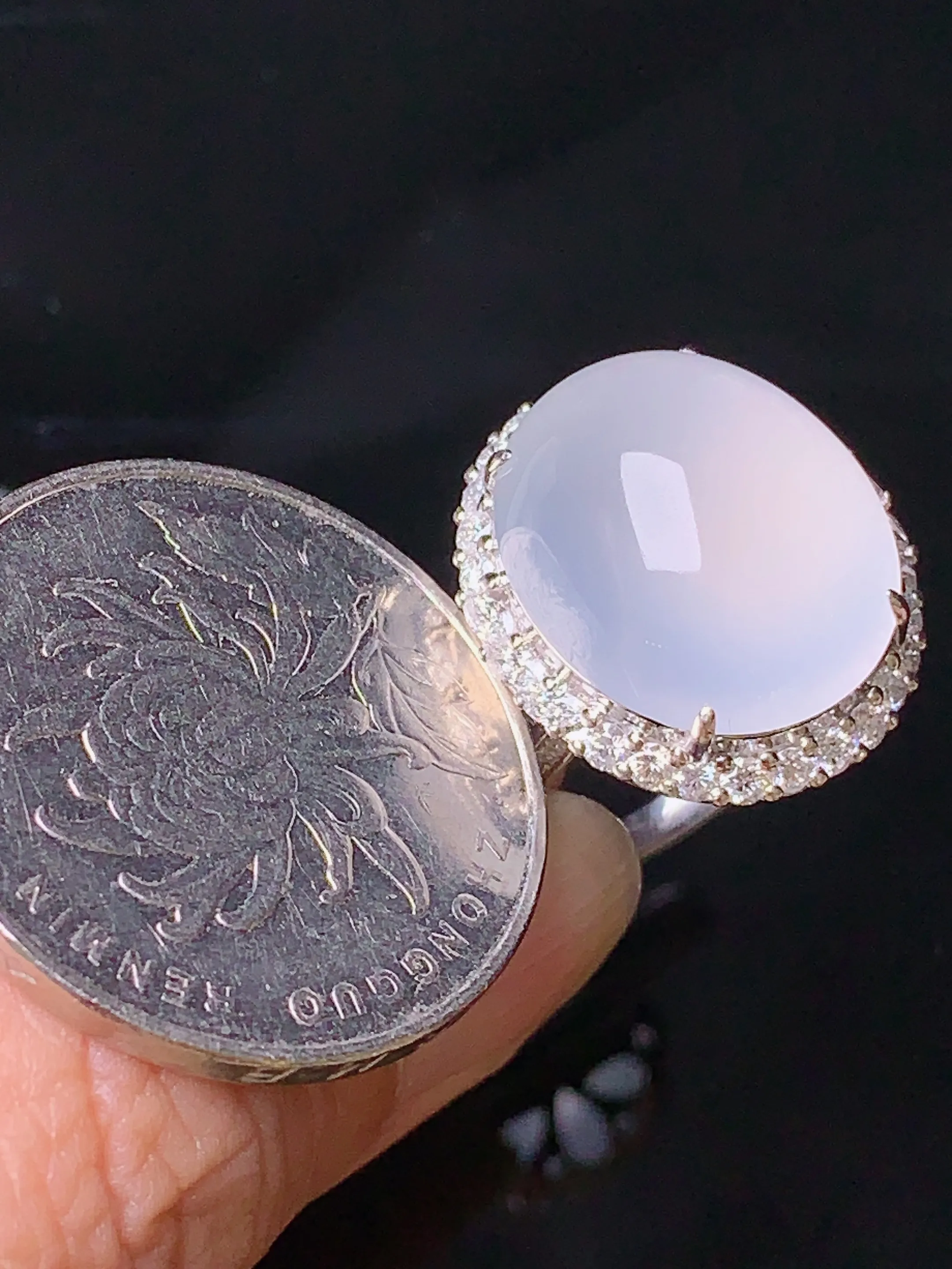 18k金钻镶嵌冰种蛋面戒指  玉质细腻 色泽艳丽 圈口15.5 整体尺寸19.7*17.5*11.8