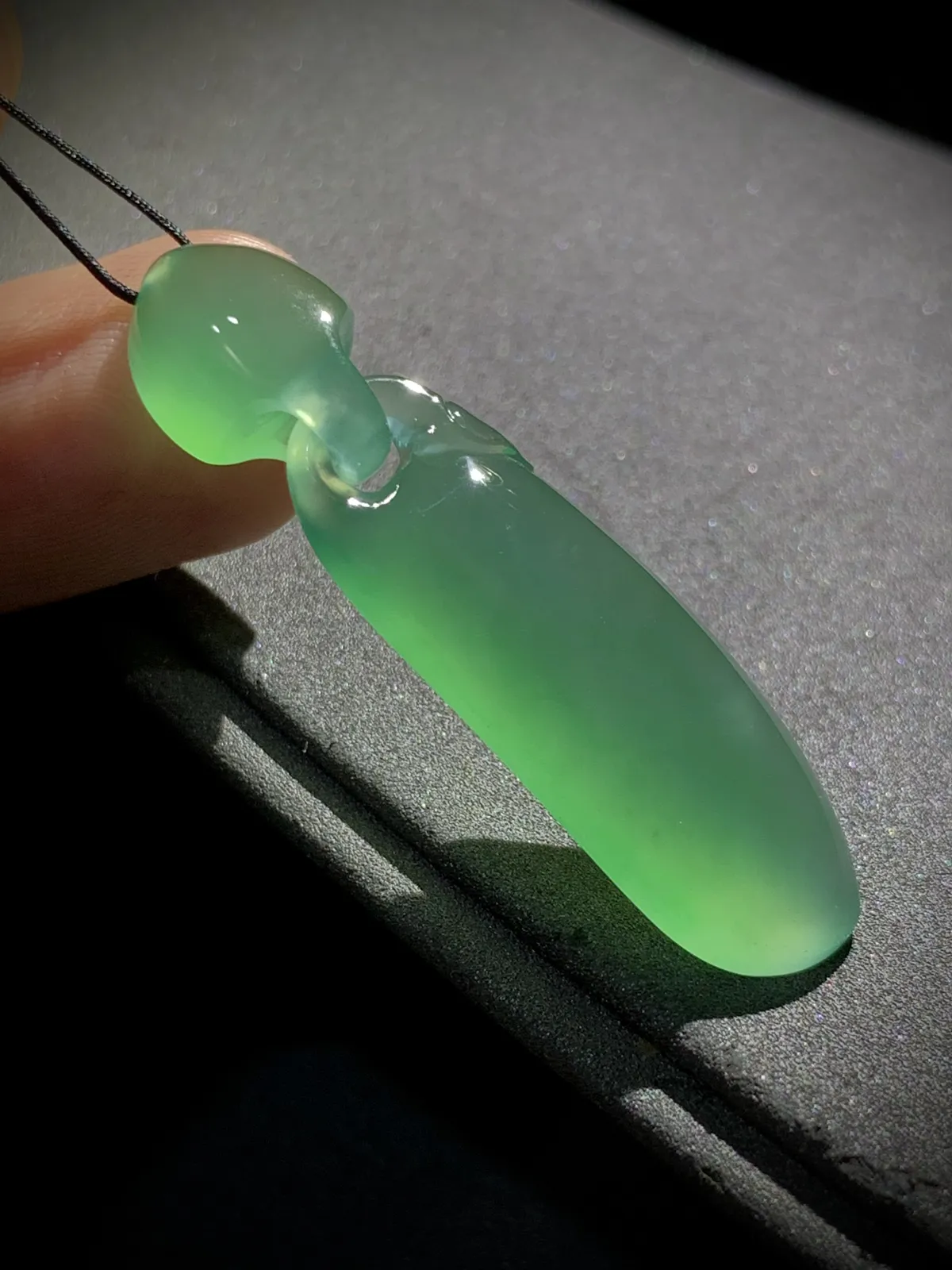 特色精品翡翠福瓜，42.5-12-6.8mm，种水不错，料子好