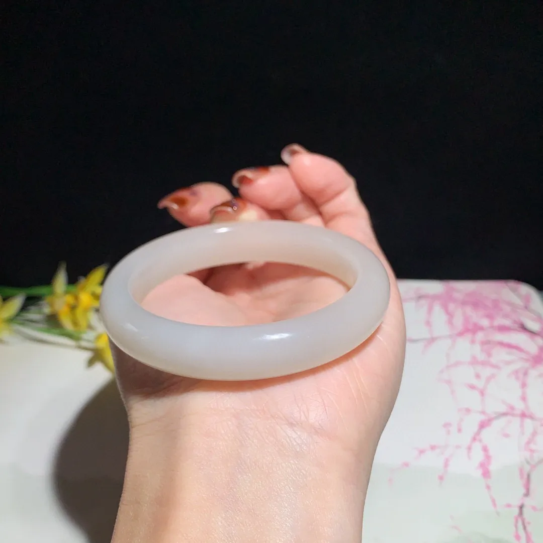 和田玉54.5圈口藕粉色手镯！玉质细腻油润 底色纯净 无裂无杂 脂粉好，品质好