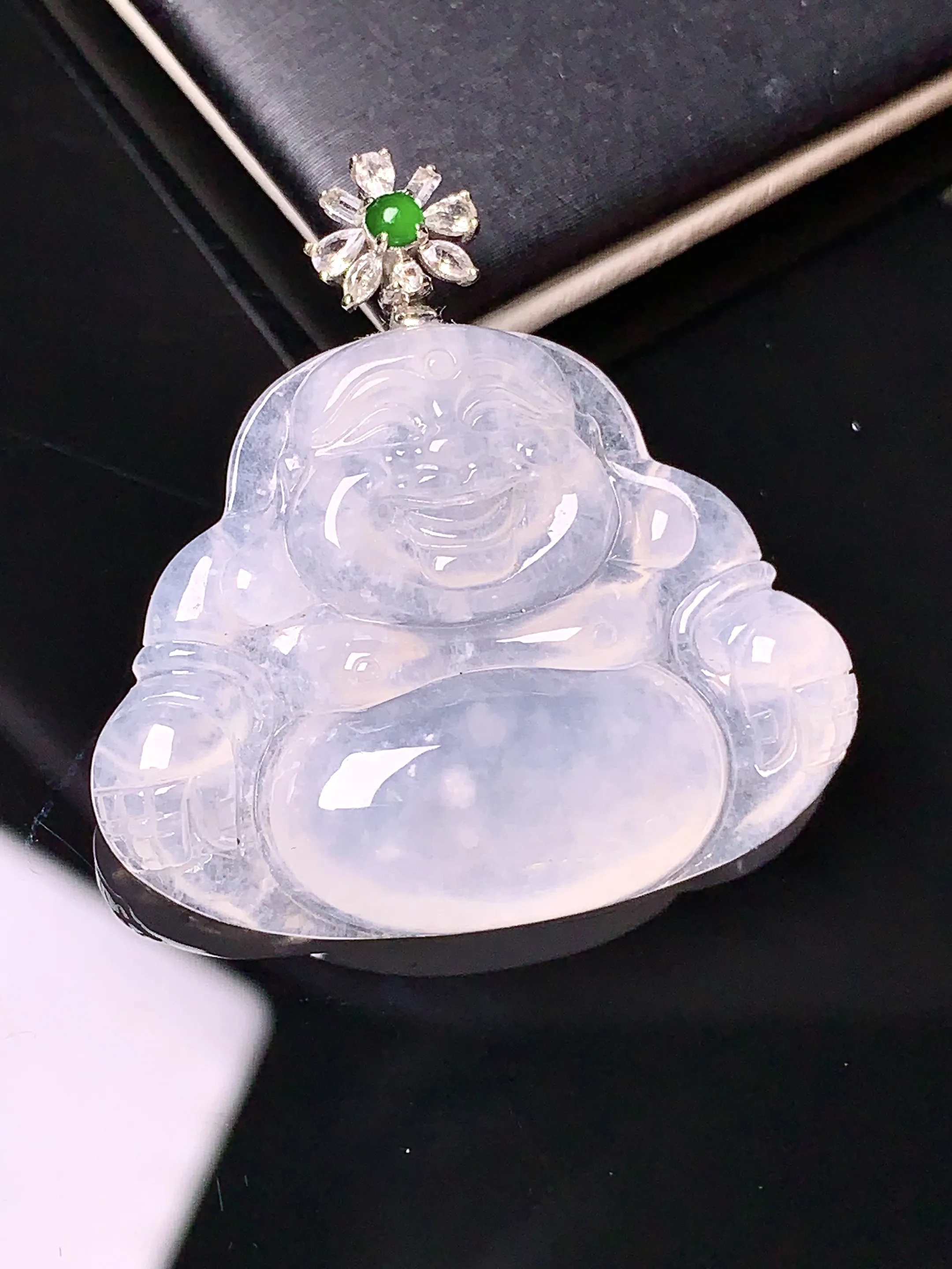 18k金钻镶嵌冰种佛公吊坠 玉质细腻 色泽艳丽 整体尺寸37.3*31.5*5.3