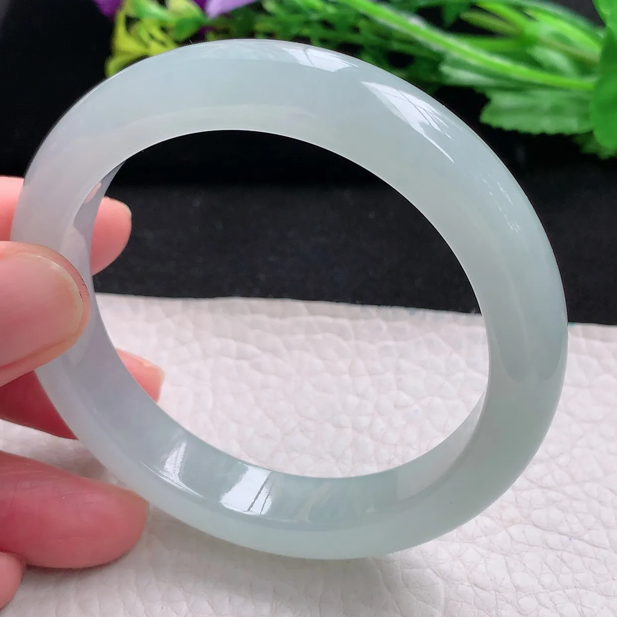 r自然光56*12*8.6平安镯 天然缅甸翡翠a货冰纯起光宽边玉手镯 玉手环