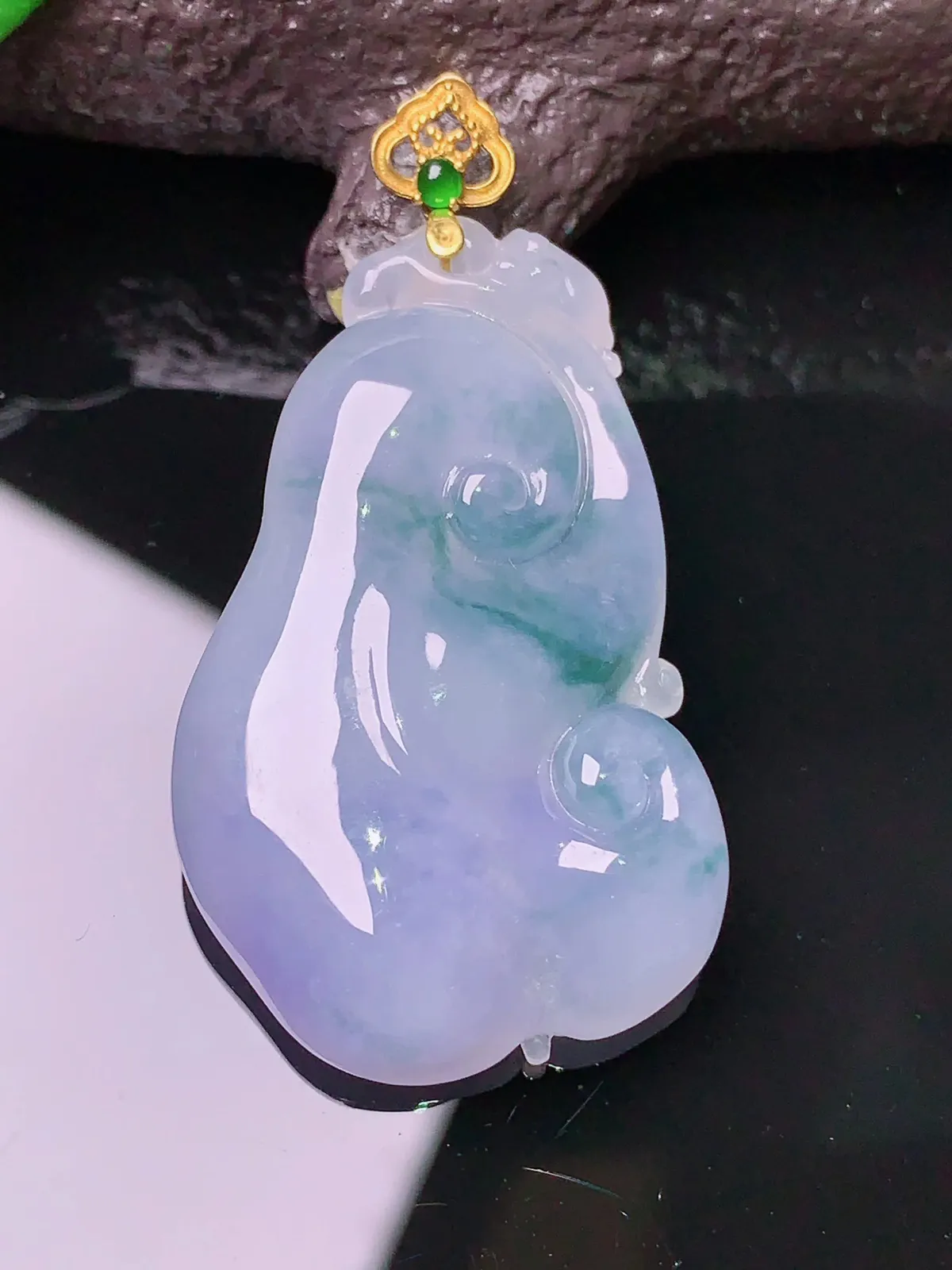 18k金镶嵌紫罗兰如意吊坠 玉质细腻 色泽清新艳丽 整体尺寸43.6*23*6.7