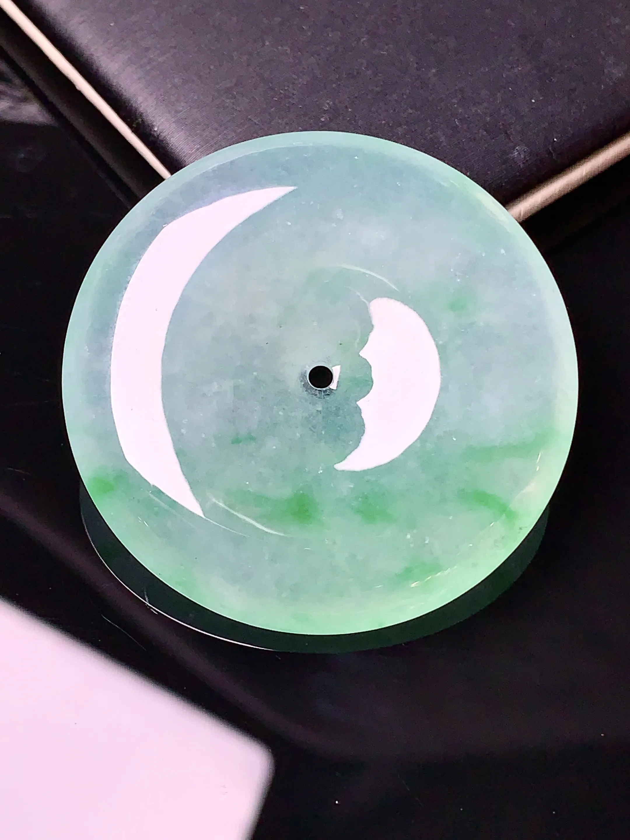 飘绿平安扣吊坠 玉质细腻 色泽艳丽 整体尺寸35.2*6