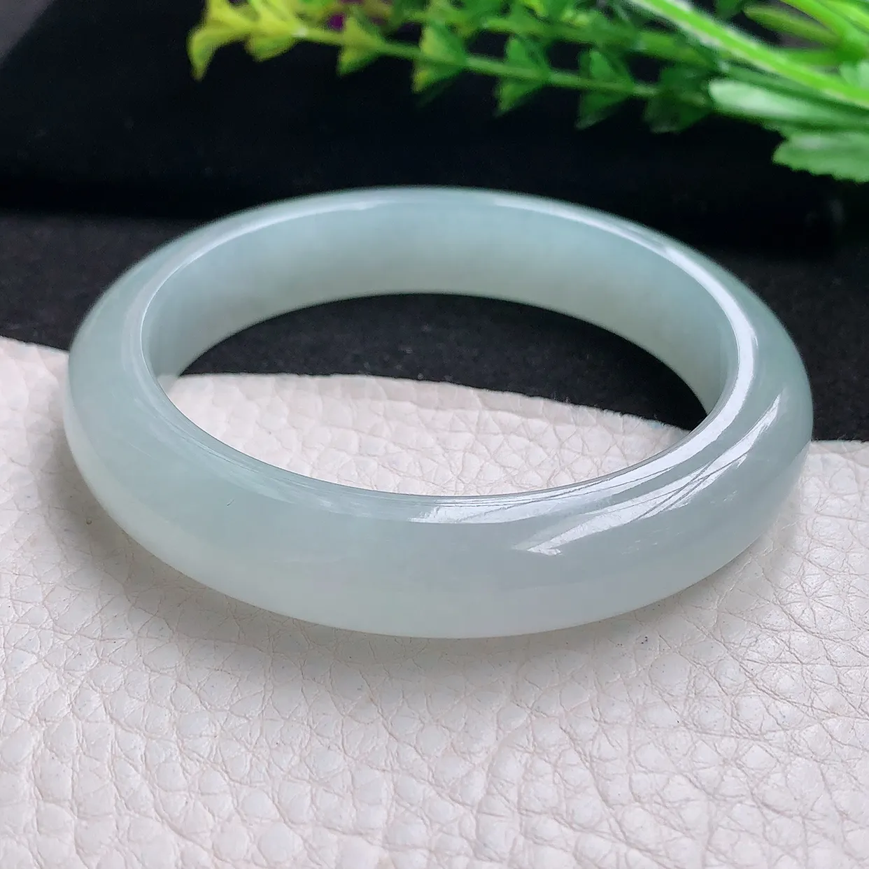 r自然光56*12*8.6平安镯 天然缅甸翡翠a货冰纯起光宽边玉手镯 玉手环