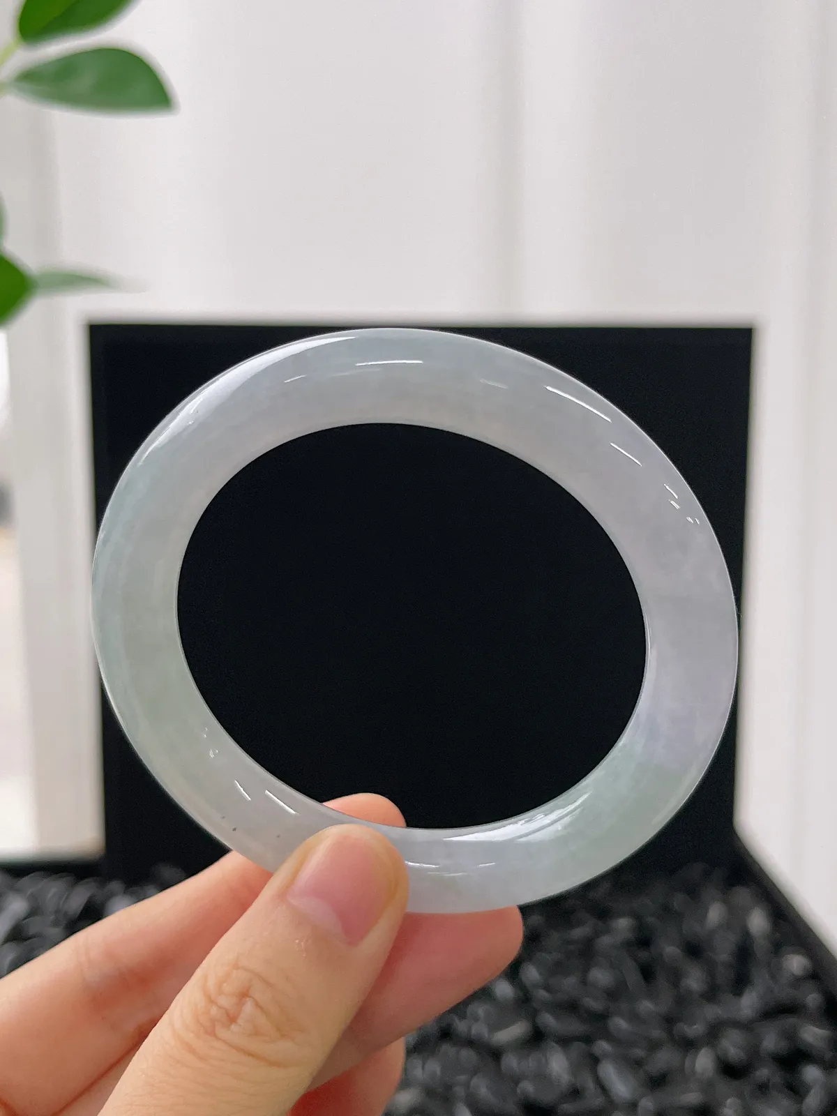 圆镯53.4圈口，翡翠冰糯种春带彩手镯