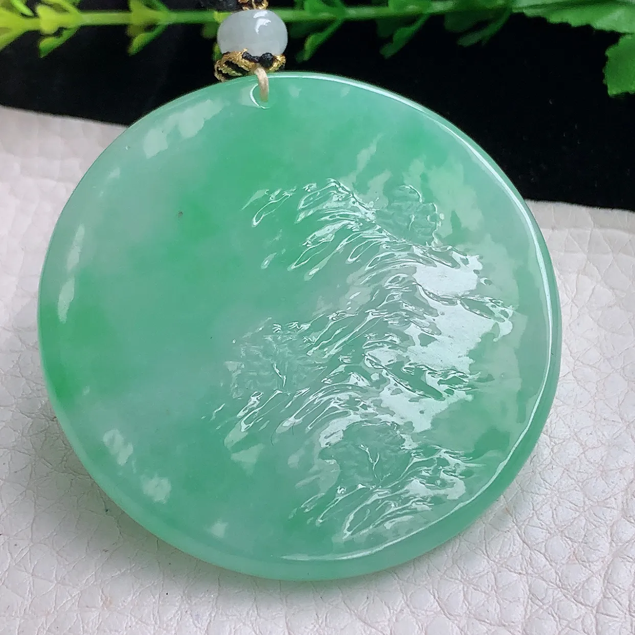 yl自然光53.3*5.2天然缅甸翡翠a货浅雕满绿山水牌玉坠 玉挂件